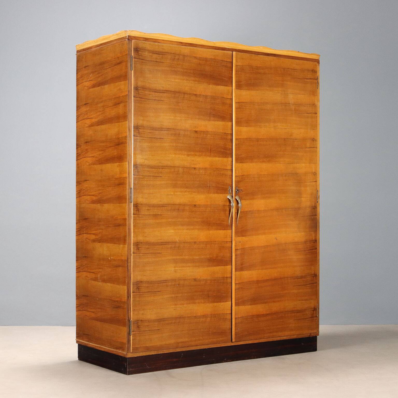 Wardrobe cabinet from the 1940s