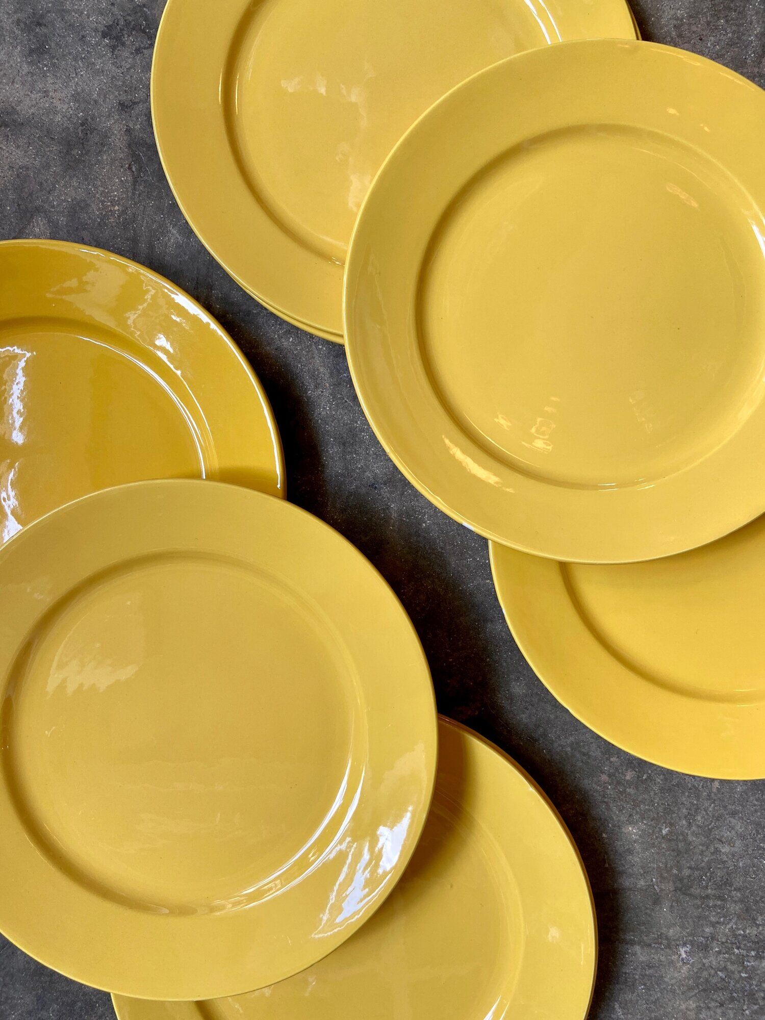 12 yellow earthenware dinner plates