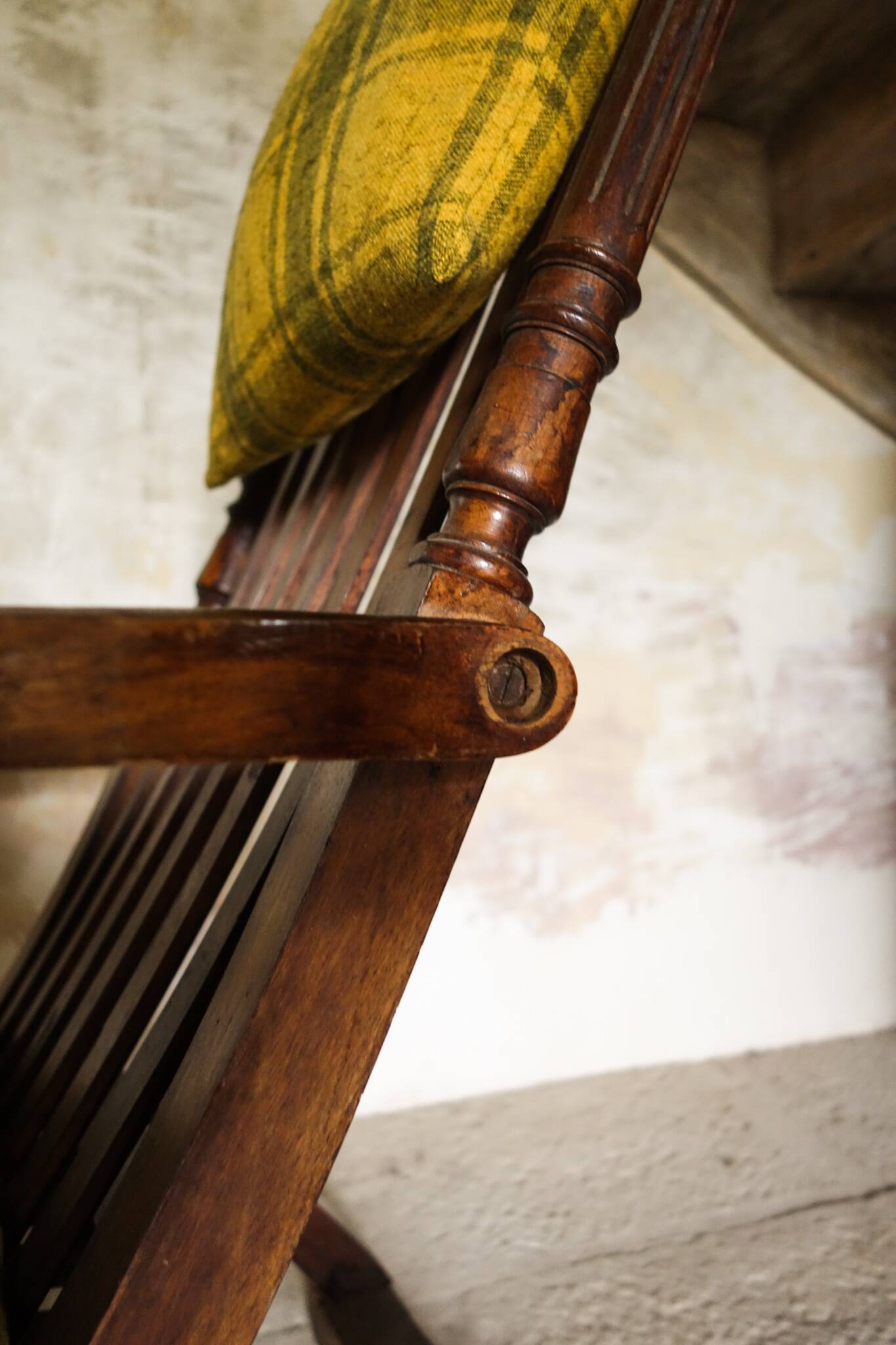 Colonial Folding Armchair