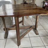 Folding table