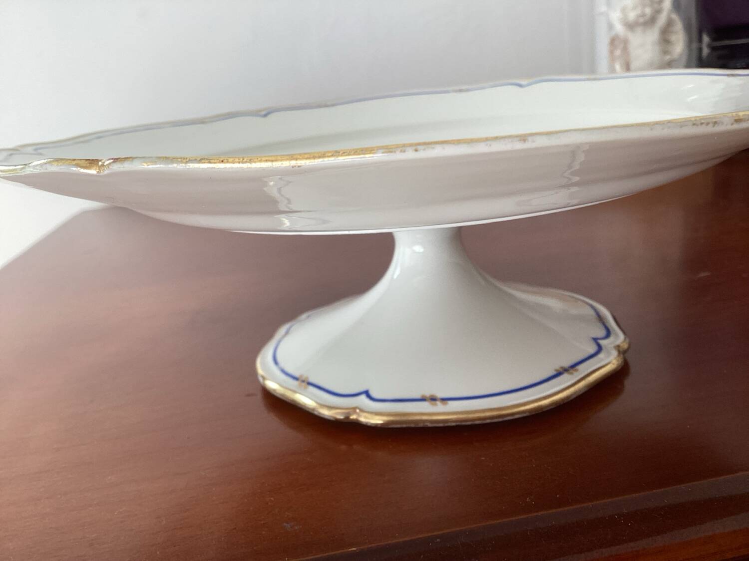 Dish on porcelain pedestal E. BOURGEOIS