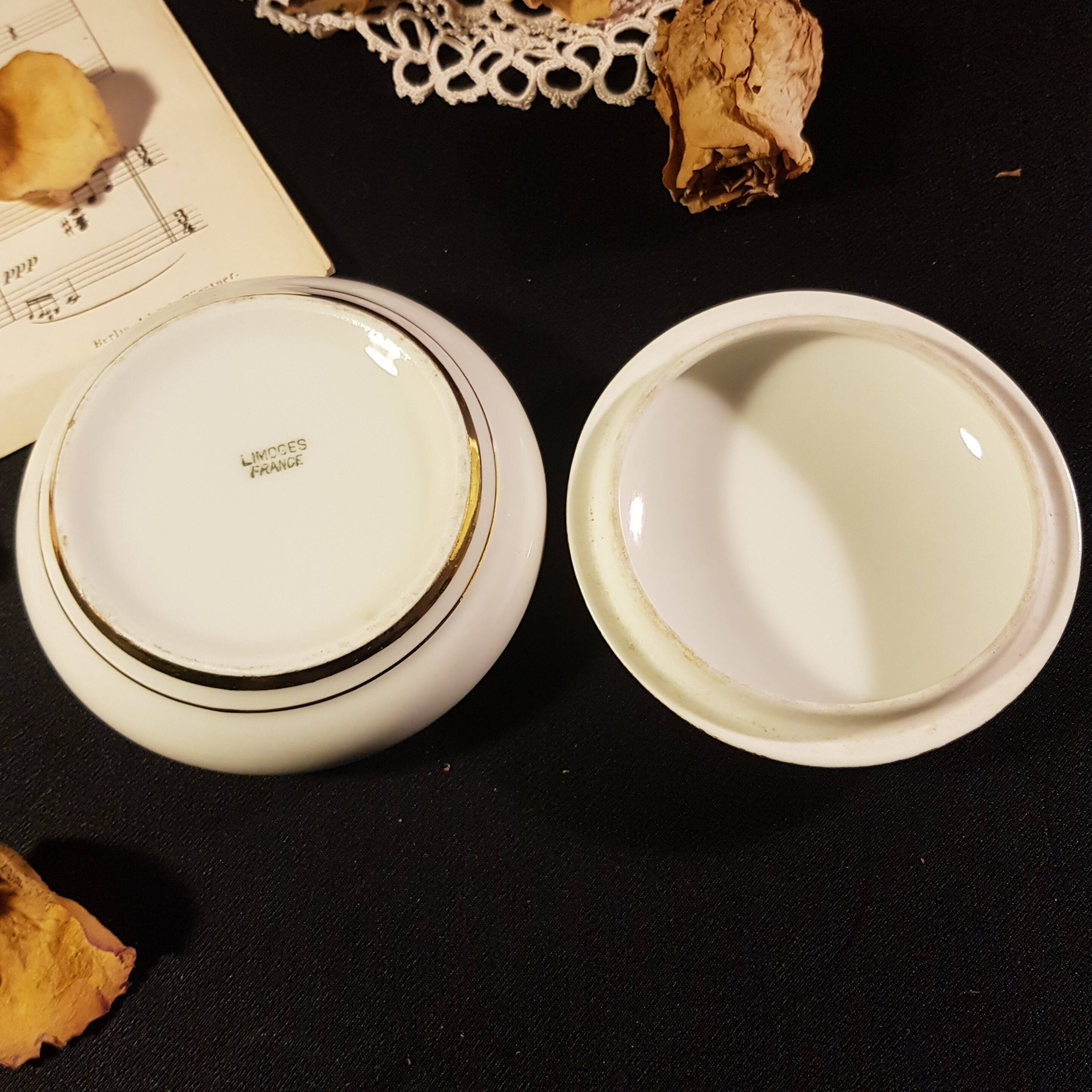 Small jewelry box or candy box