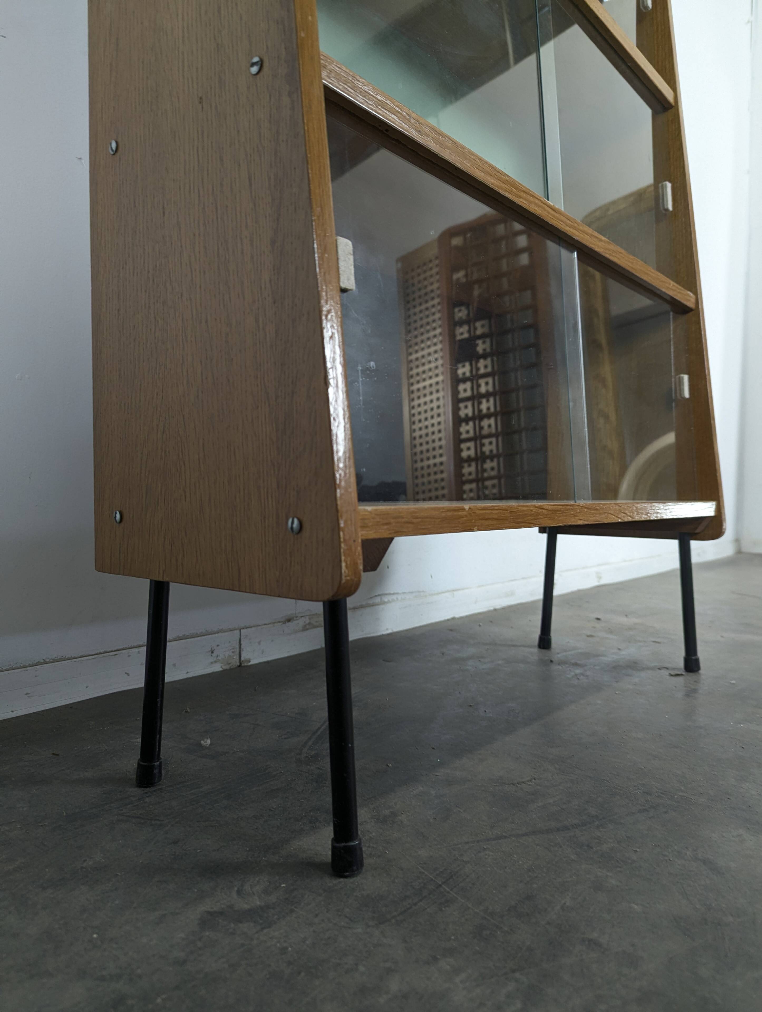 Etagère dans le goût de Guariche, années 50
