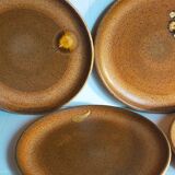Quatre assiettes de potier en grès émaillé vintages