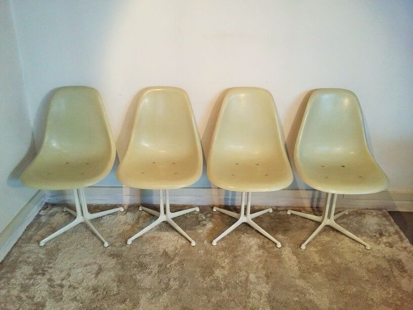 Set of 4 chairs the Fonda - Eames - Herman Miller