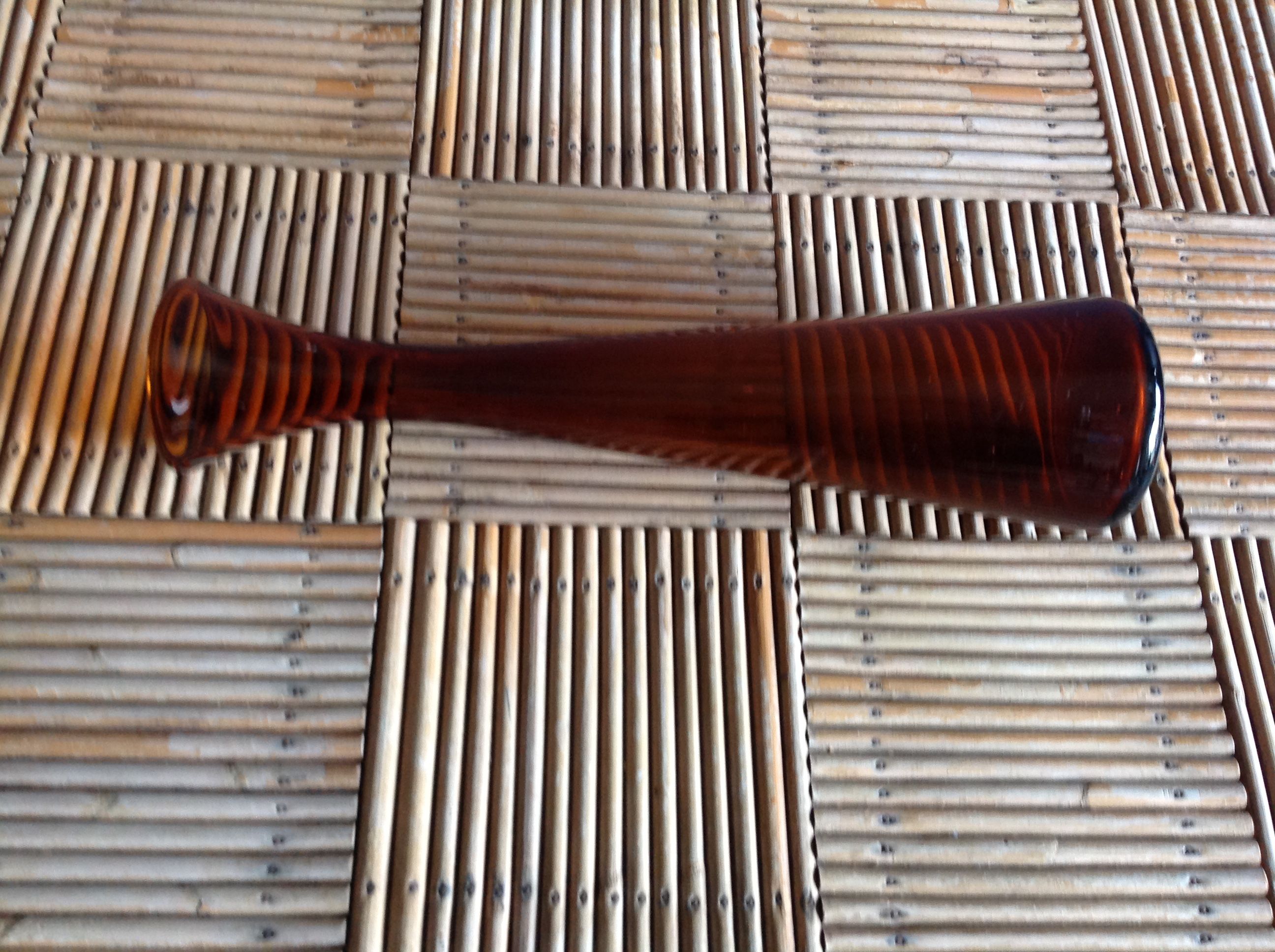 Vase en verre ambre
