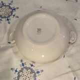 Soup tureen and dish set
