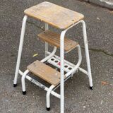 Folding step stool in solid wood and white steel