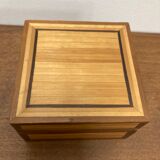 Straw-marked box