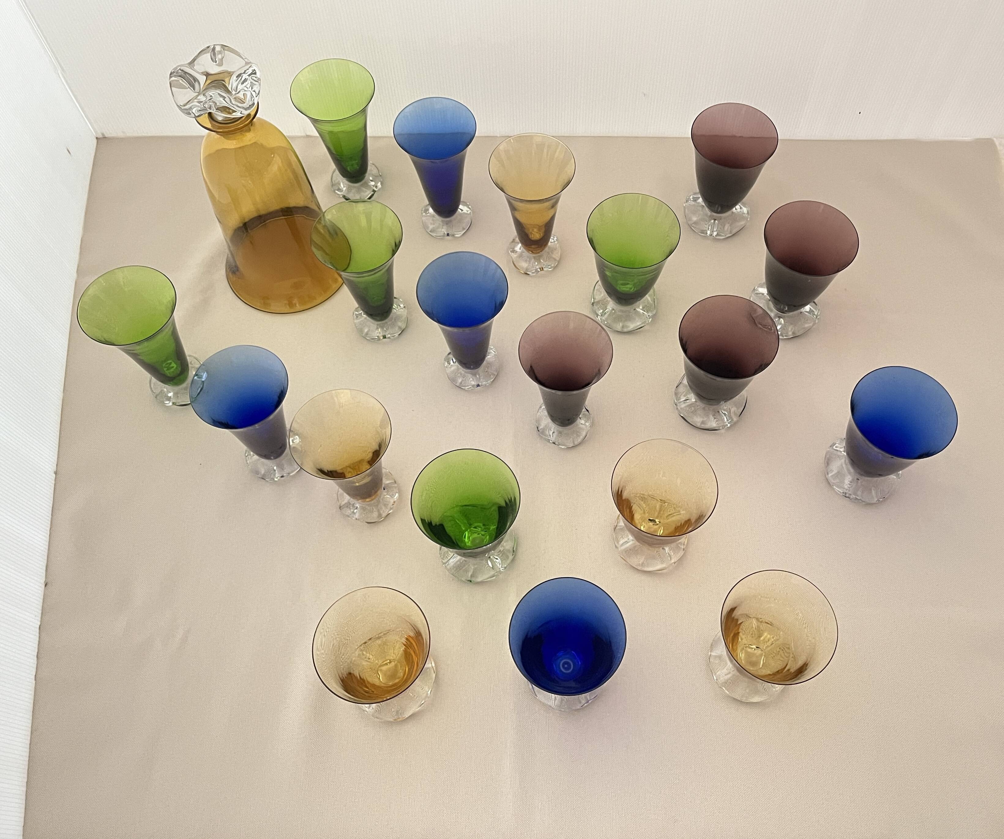 Vintage carafe and glasses service (19) in Murano glass from the 50s.