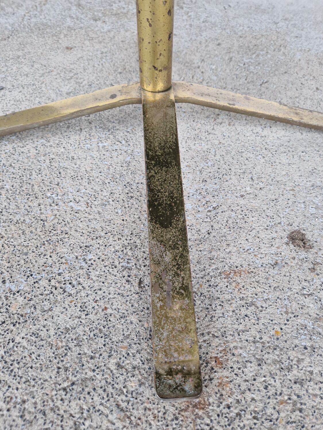 Giraudon coffee table in epoxy resin