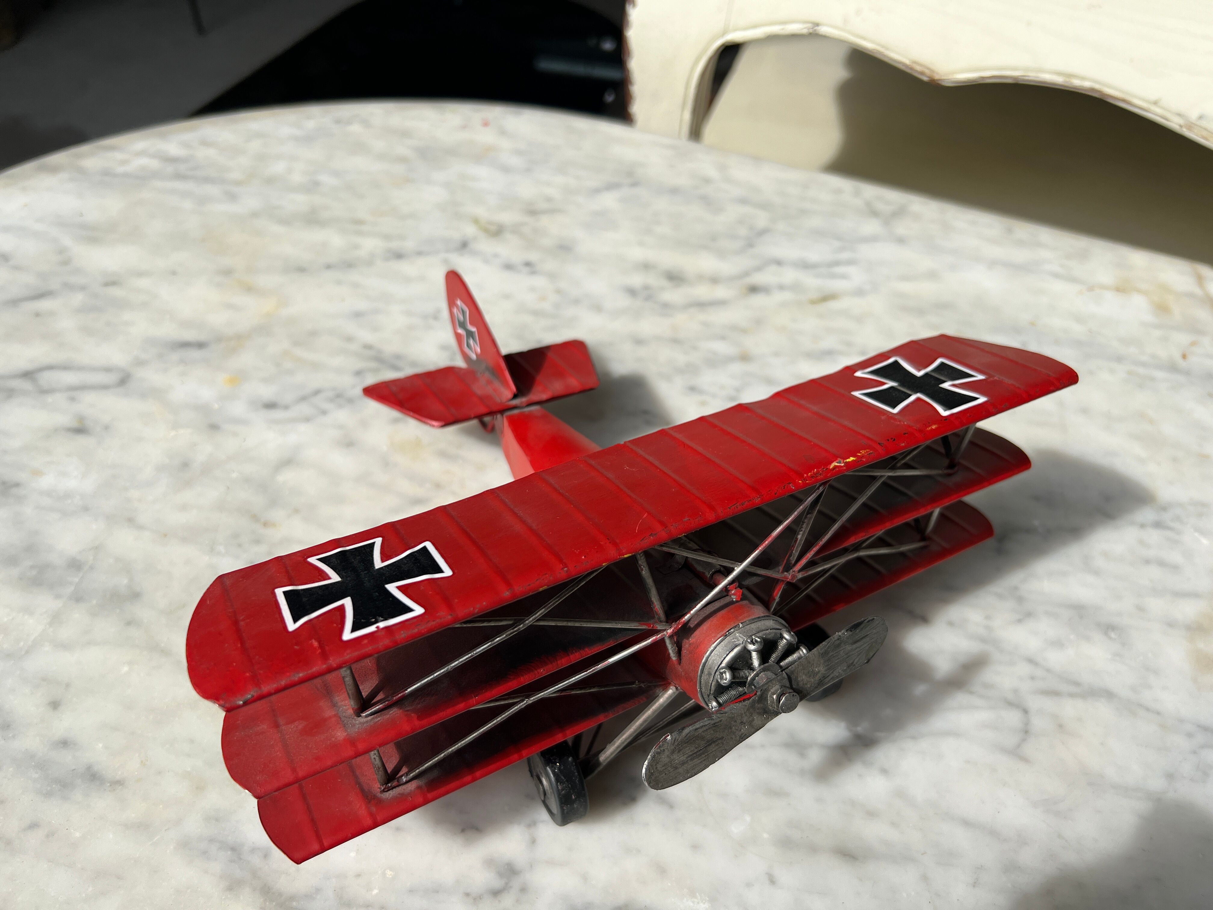 Three-level metal aircraft
