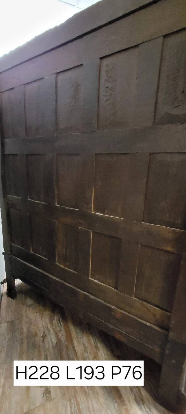 LXIII period cabinet with diamond points in molded walnut / 17th century