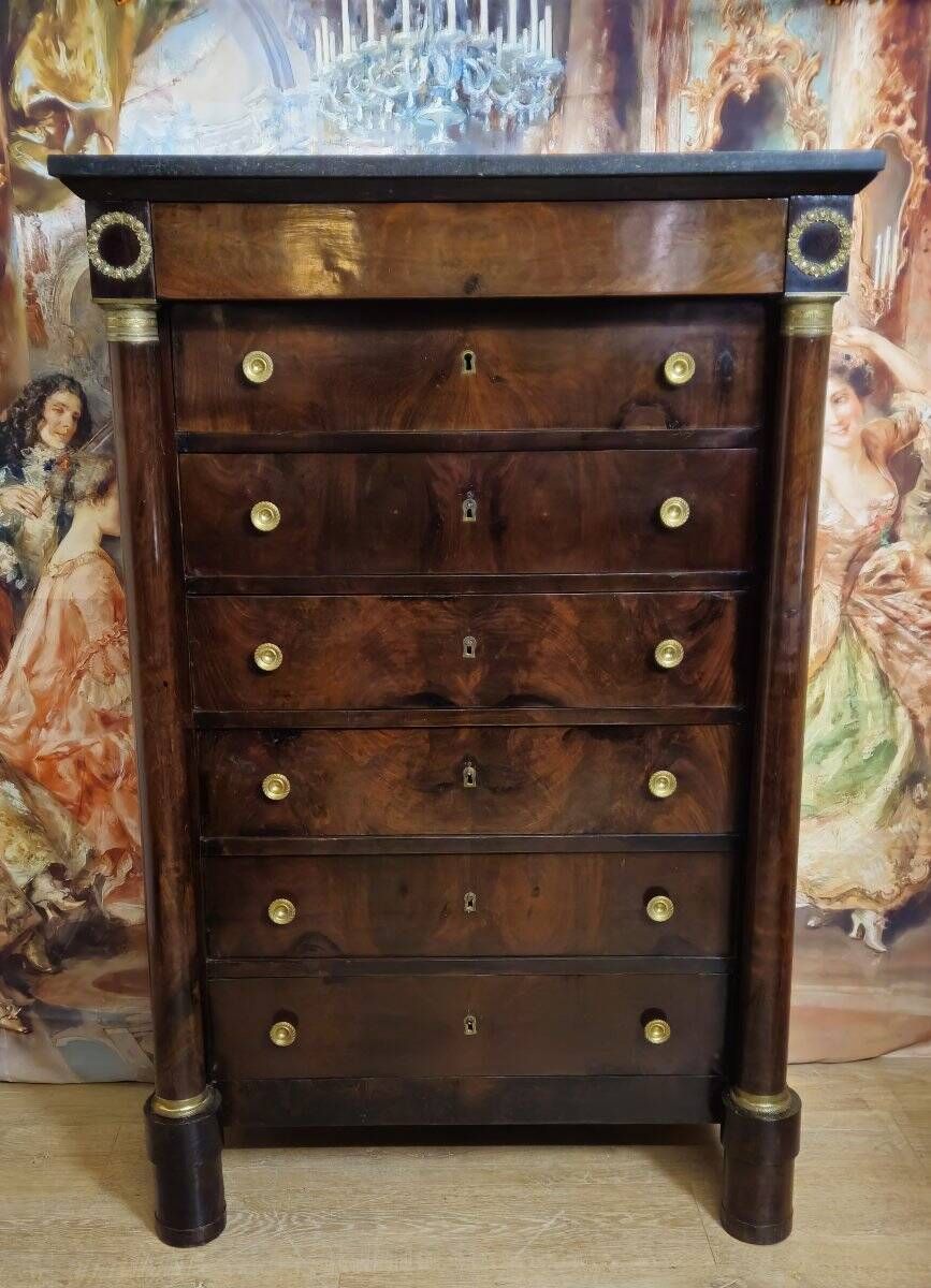 Empire period chest of drawers, early 19th century, in flame mahogany.