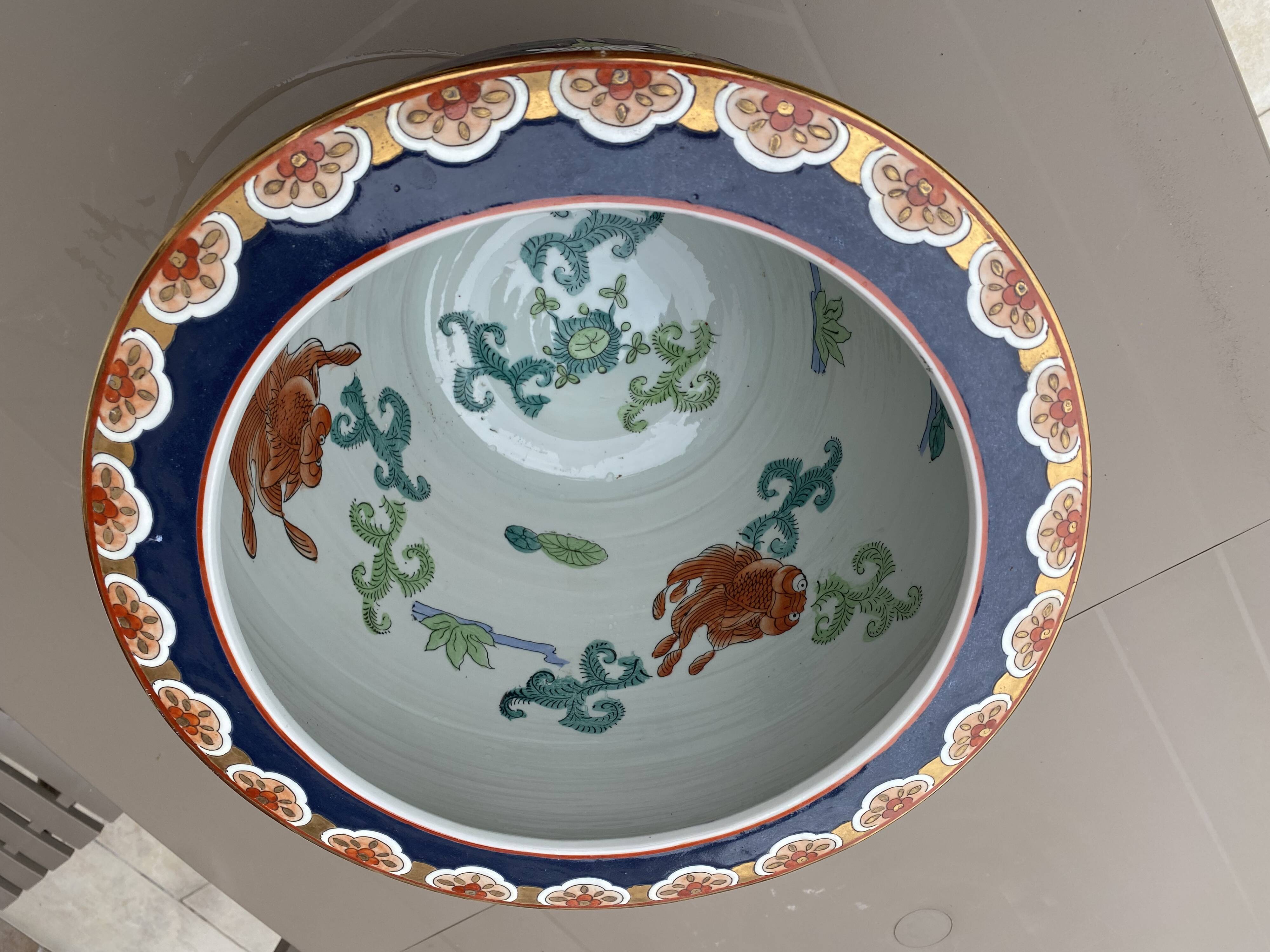 Plant pot / fish pot