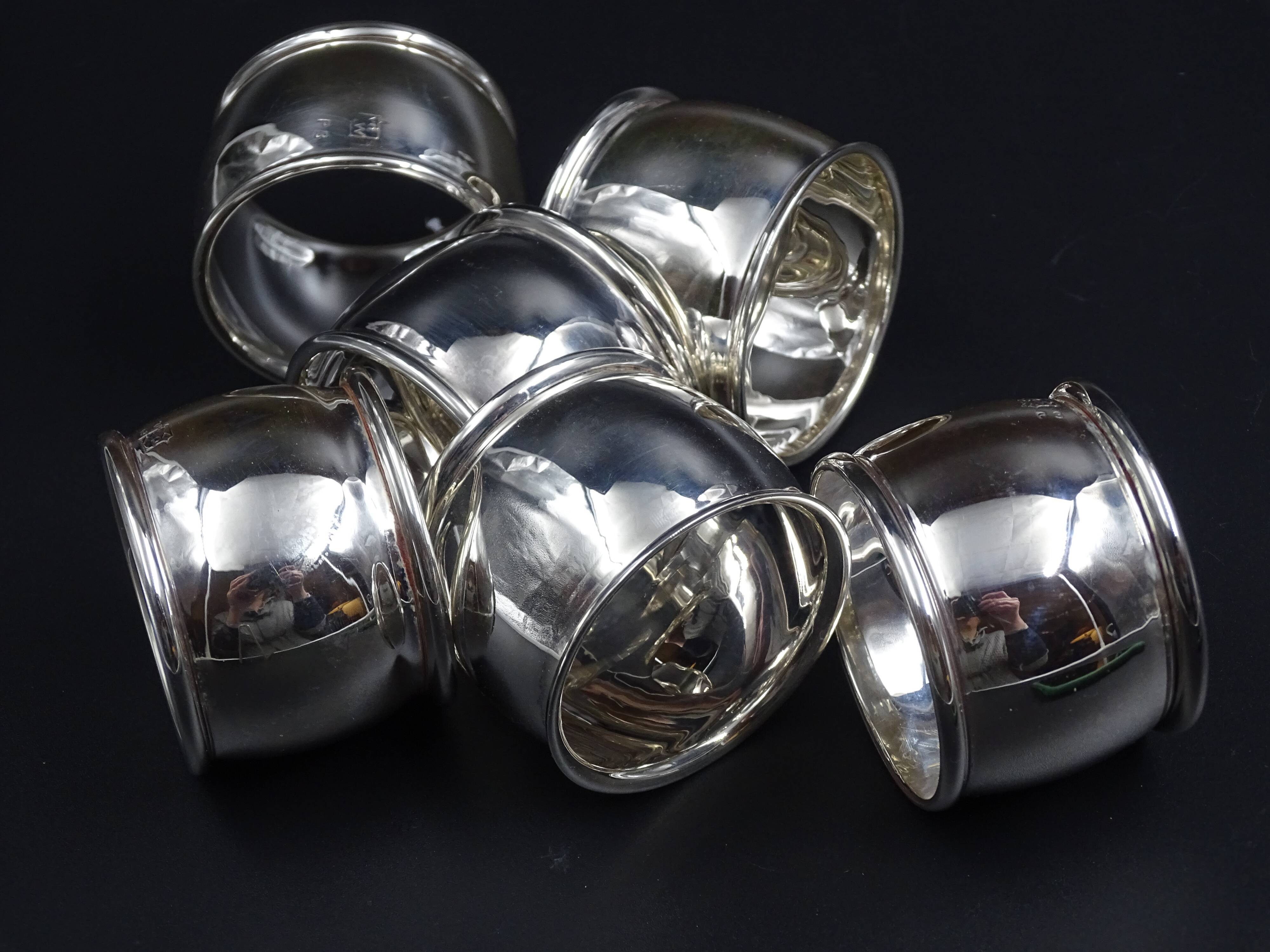 Lot of 6 rounds of silver metal towels