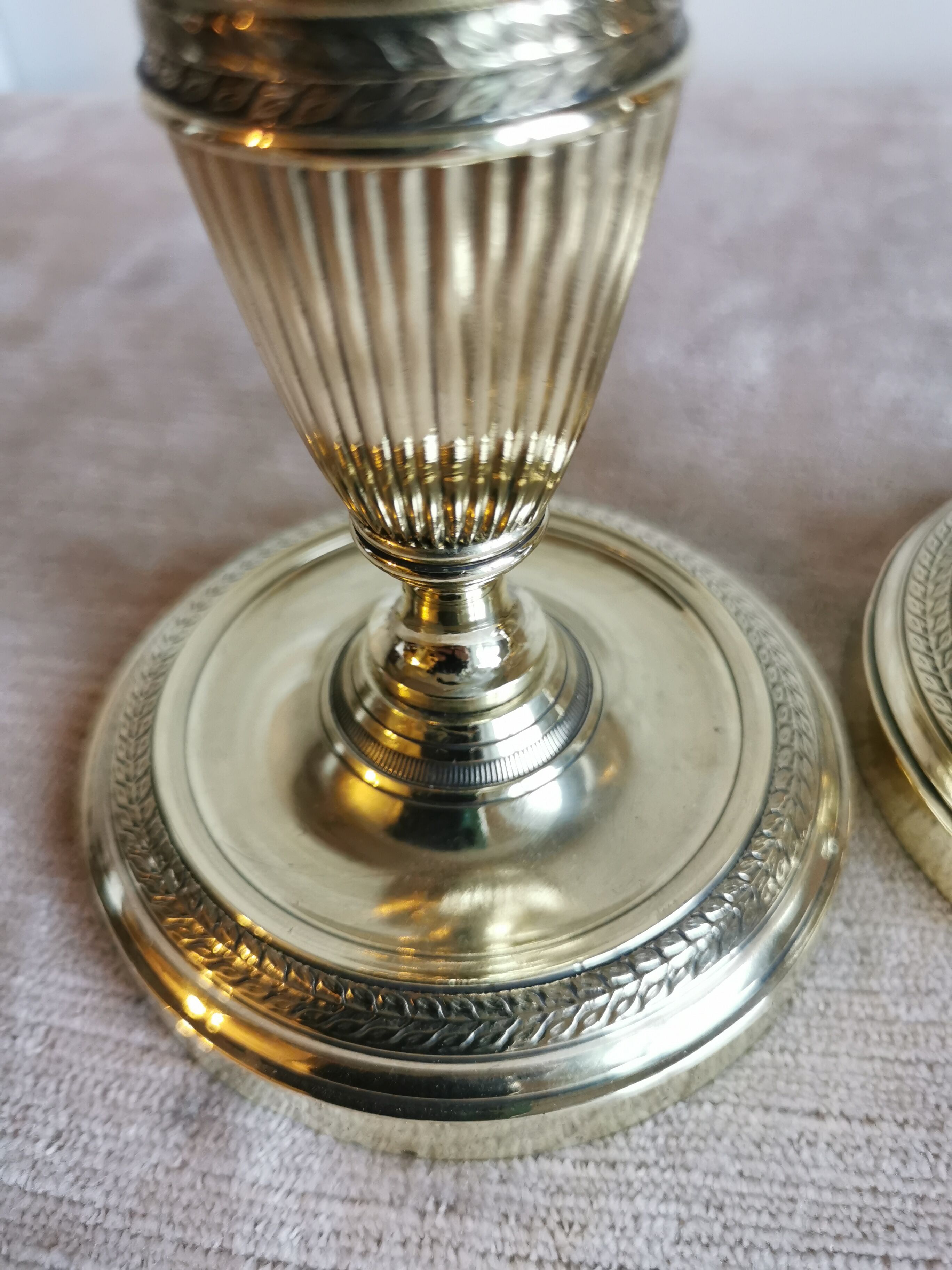Pair of candlesticks in polished bronze Directoire d'époque