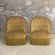 Paire de fauteuils crapaud vintage en velours jaune d’or