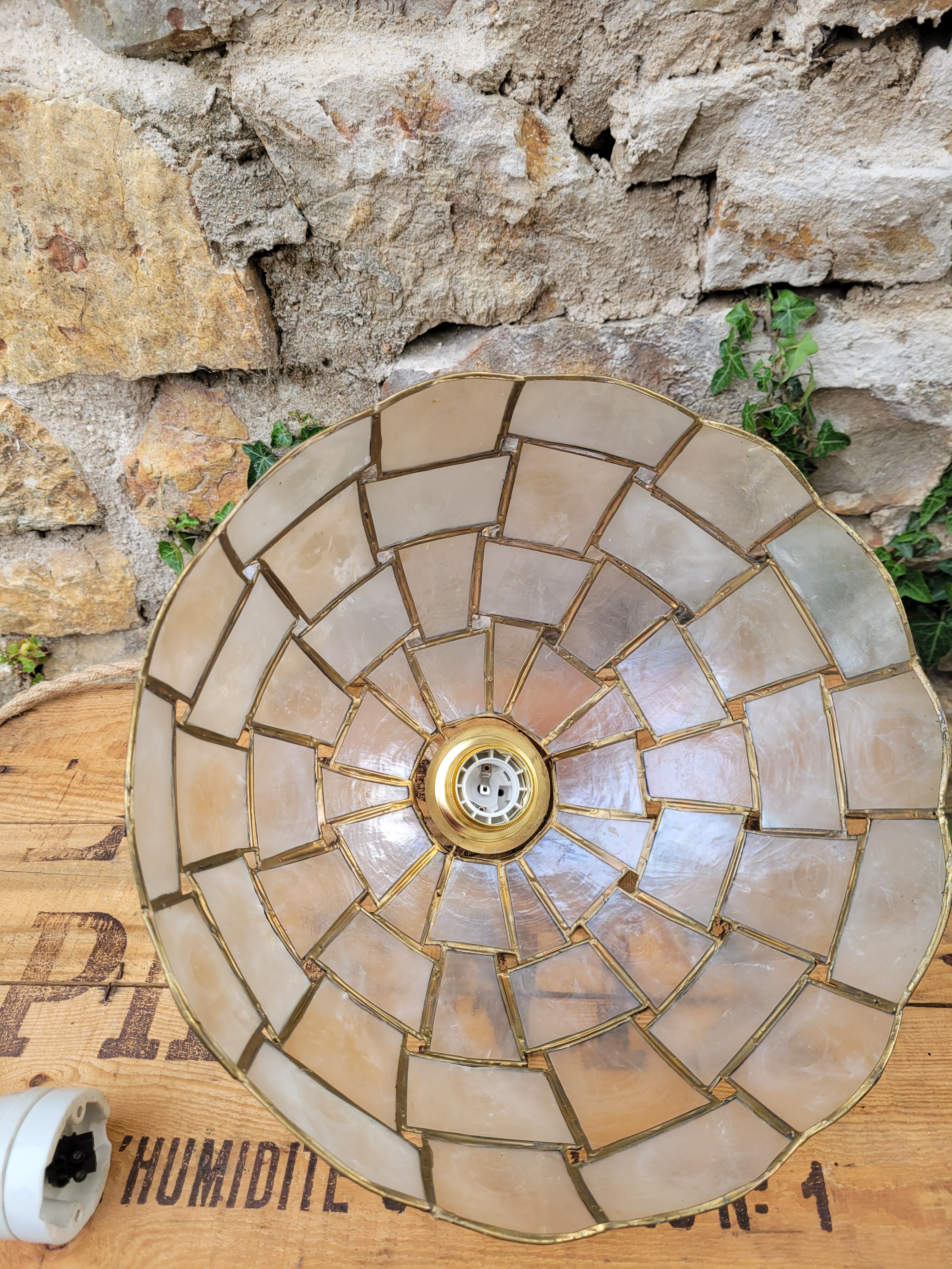 Suspension in mother-of-pearl and brass