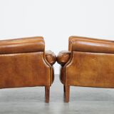 Ensemble de 2 fauteuils en cuir de mouton avec finition passepoil noir