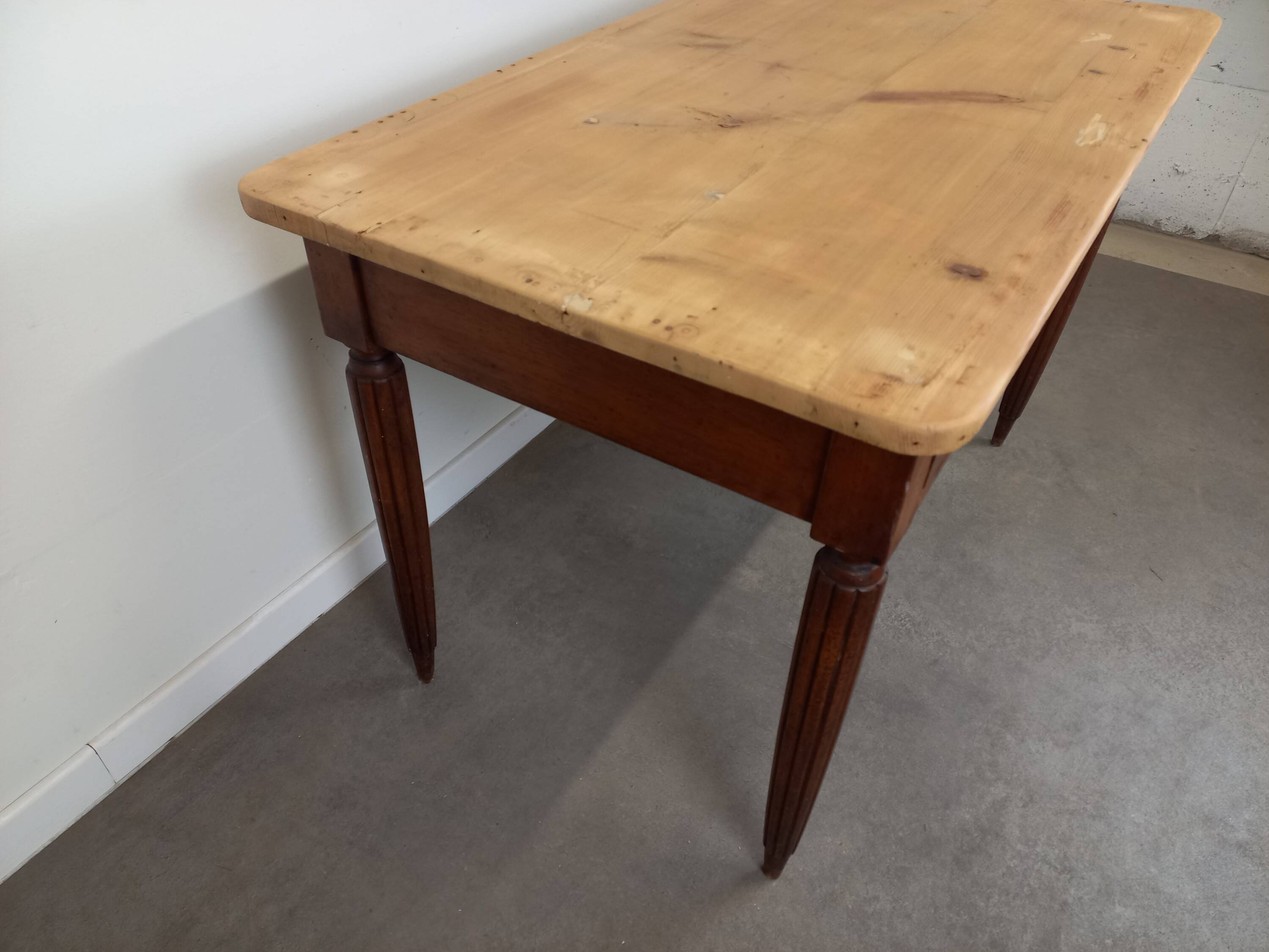 Farmhouse table with drawers