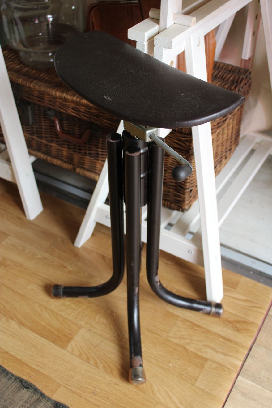Workshop stool