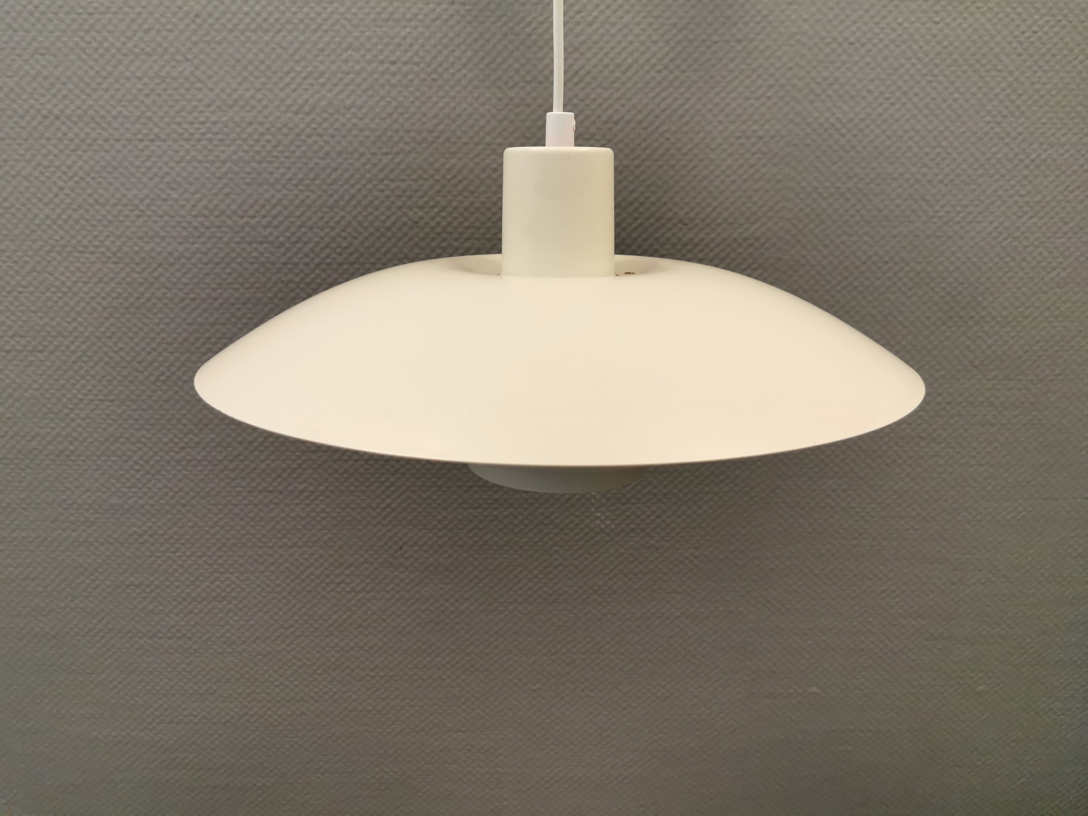 Older ph 4/3 hanging lamp, in white, with original orange suspension disk.