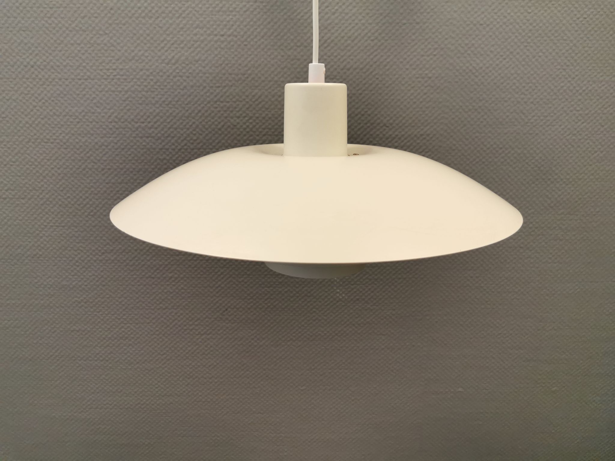 Older ph 4/3 hanging lamp, in white, with original orange suspension disk.
