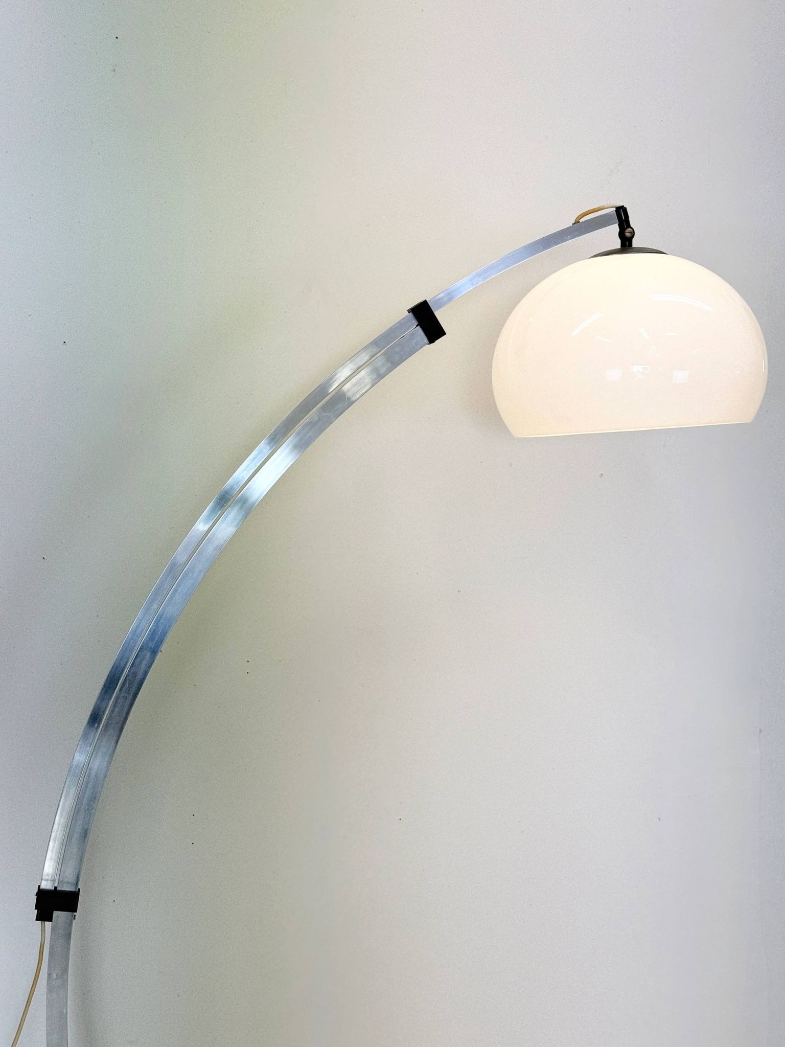 Lampadaire "arc" télescopique — Guzzini, Italie, 1970s