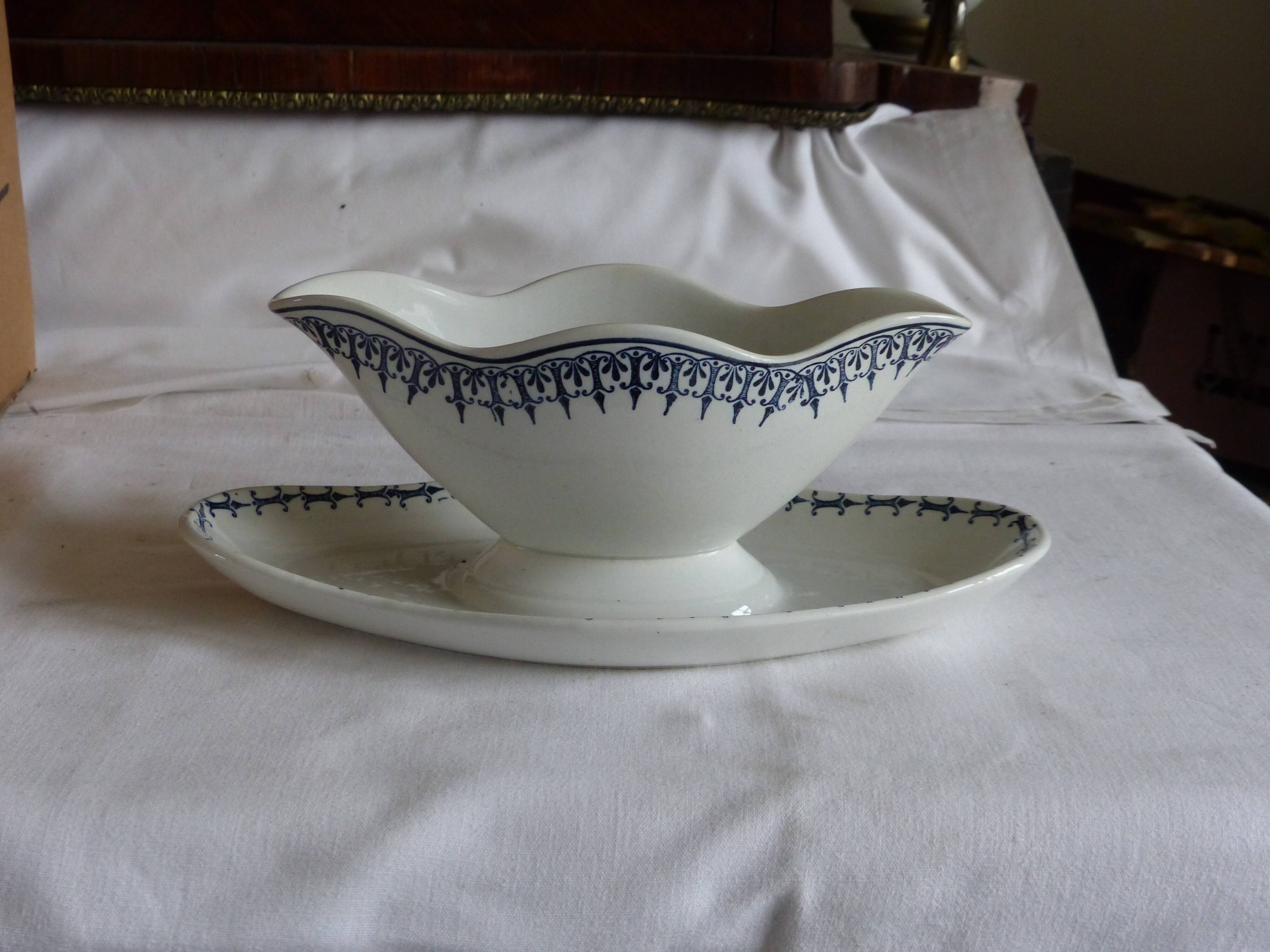 Earthenware gravy boat from Saint Amand.