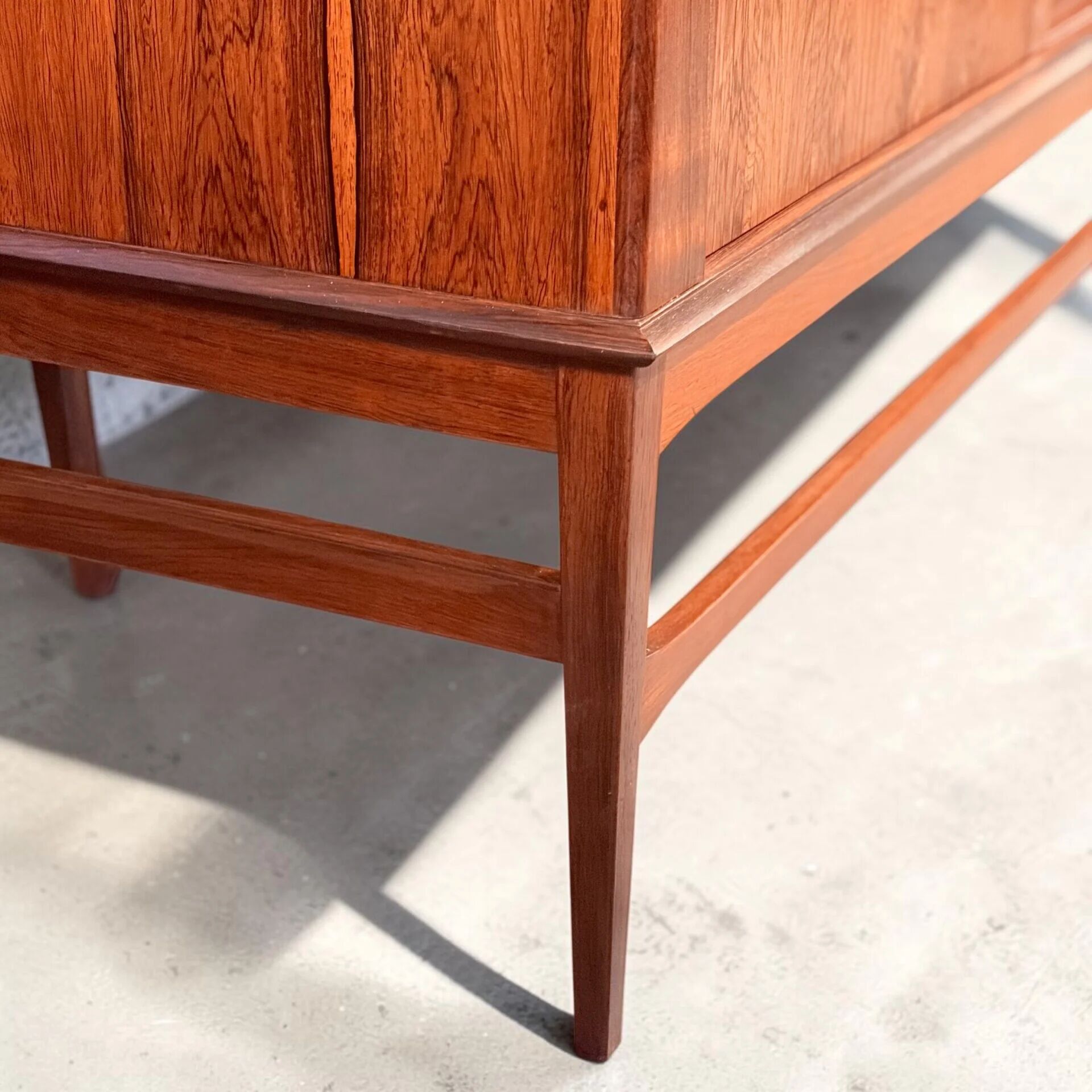 Enfilade en palissandre par Arnø, danois, années 1960.