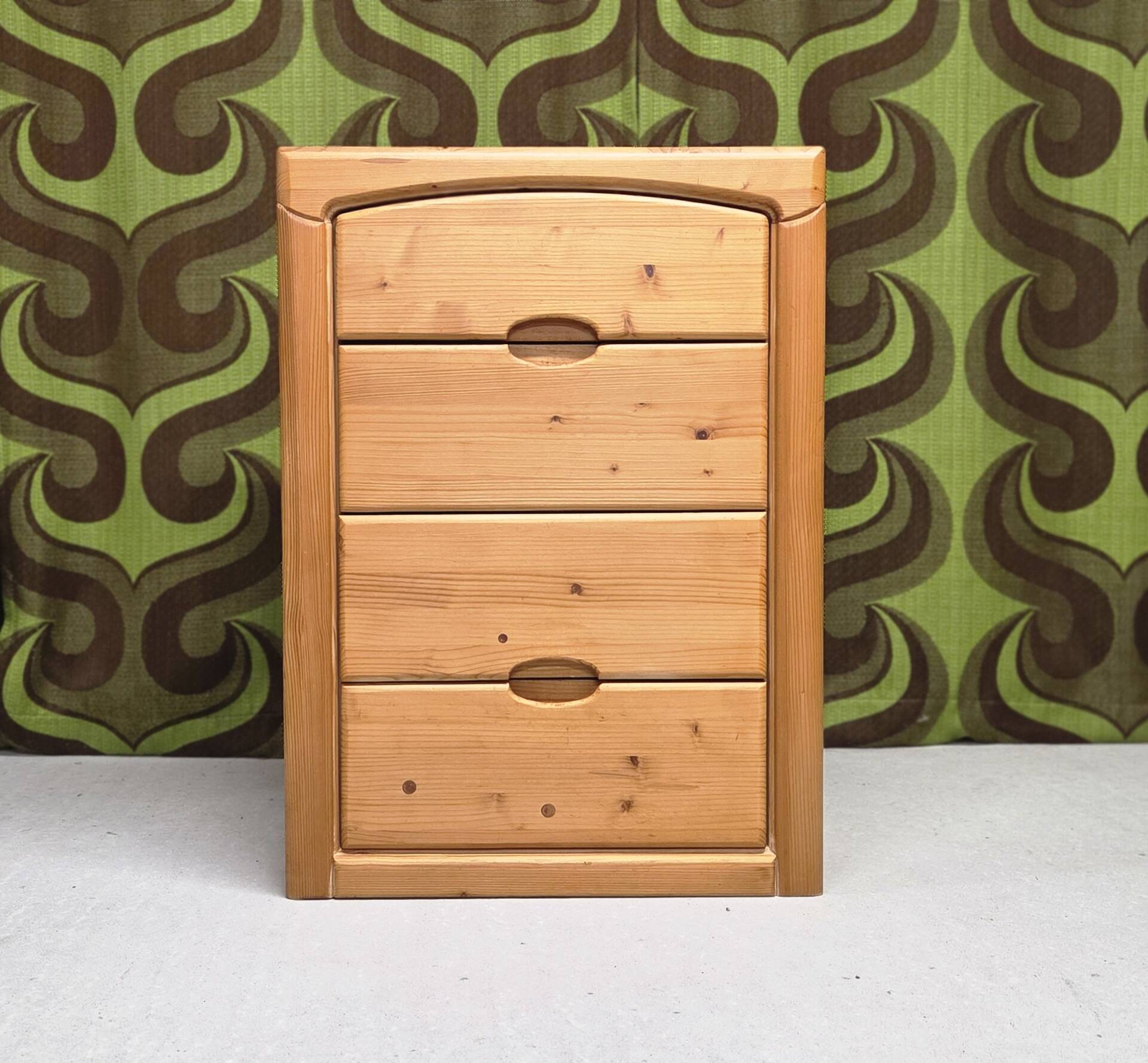 Vintage solid pine chest of drawers Danish Scandinavian style 1980s
