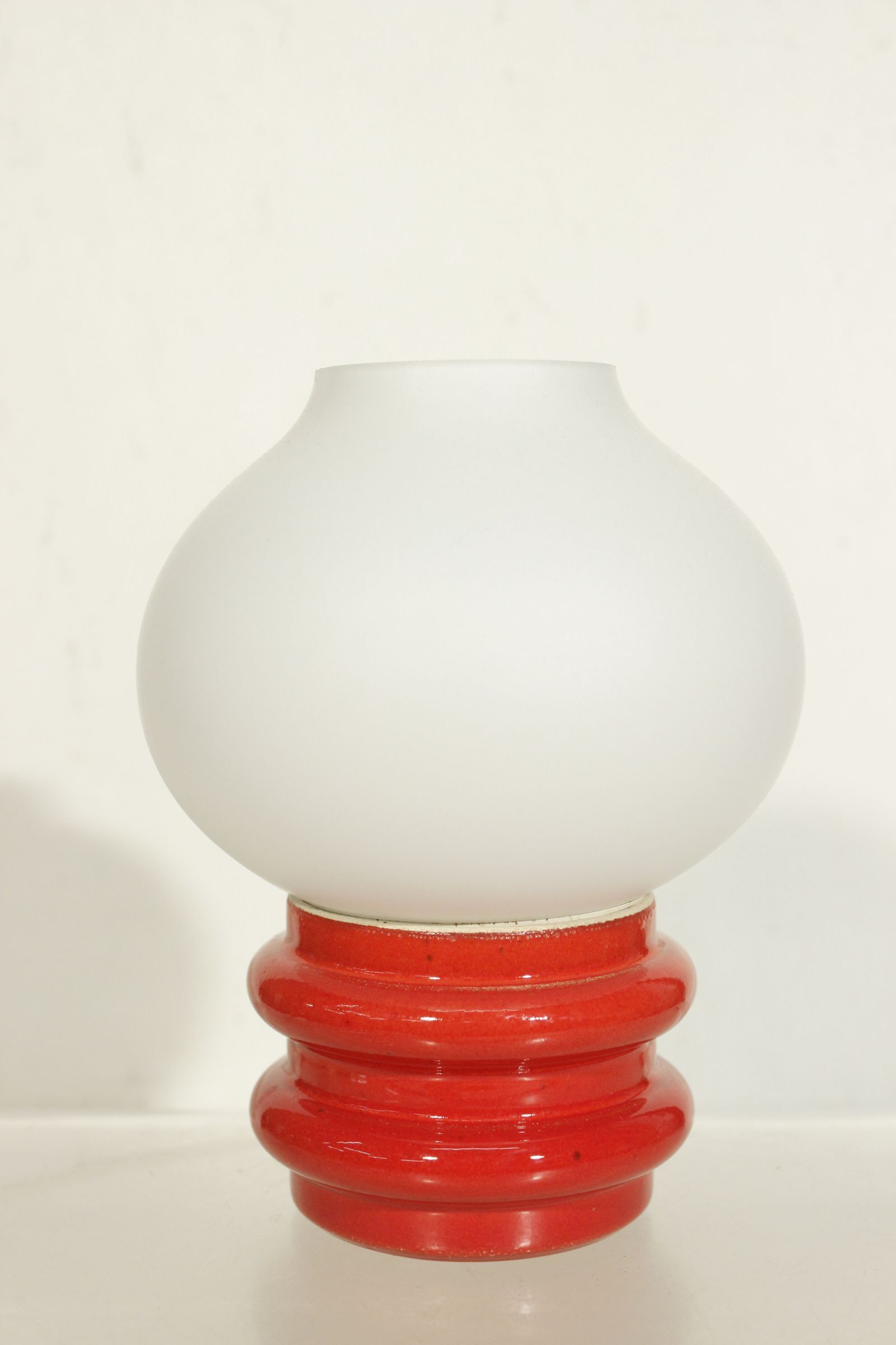 Vintage lamp in red & opaline ceramic, Germany 1960s
