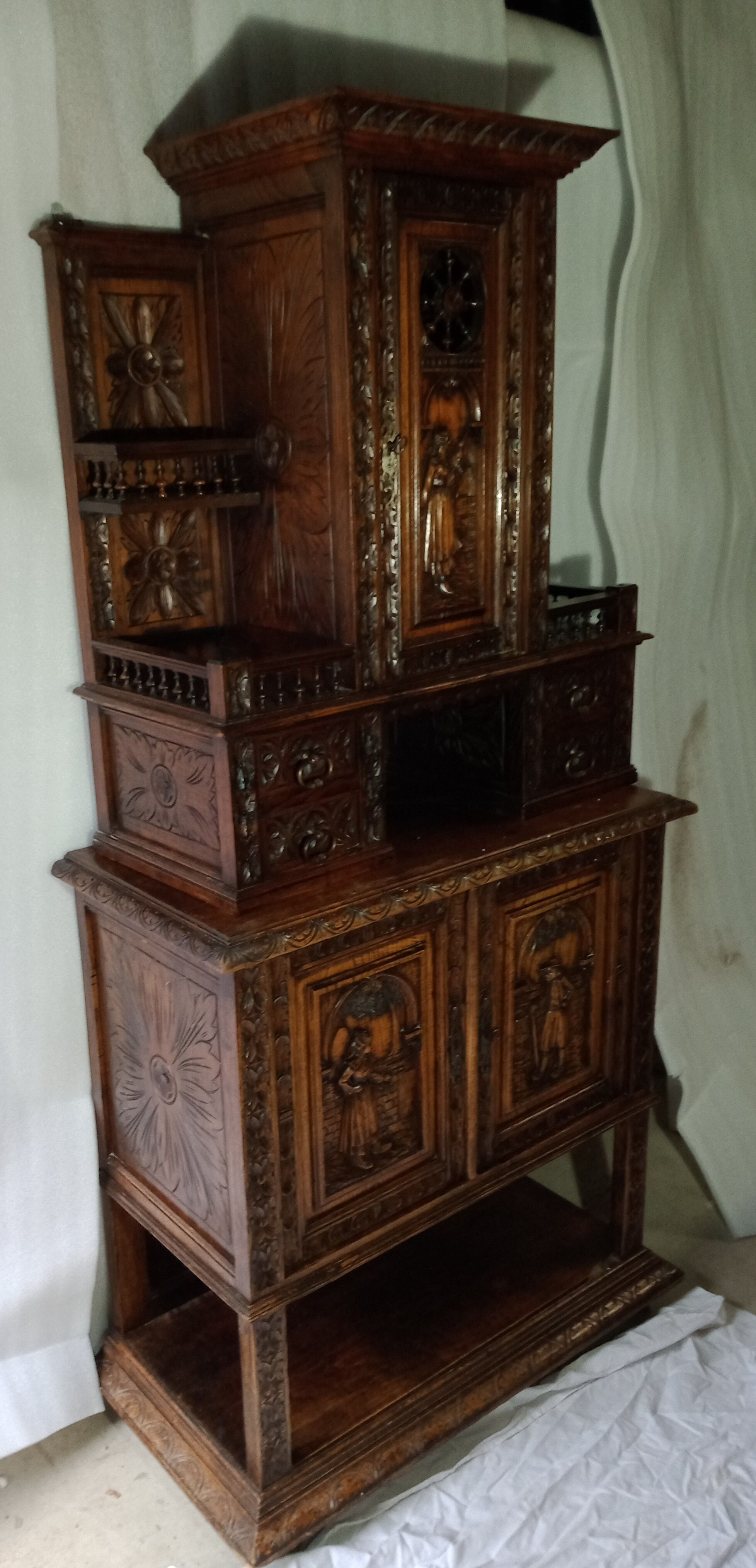 Furniture 2 Breton bodies in oak wood carved with characters