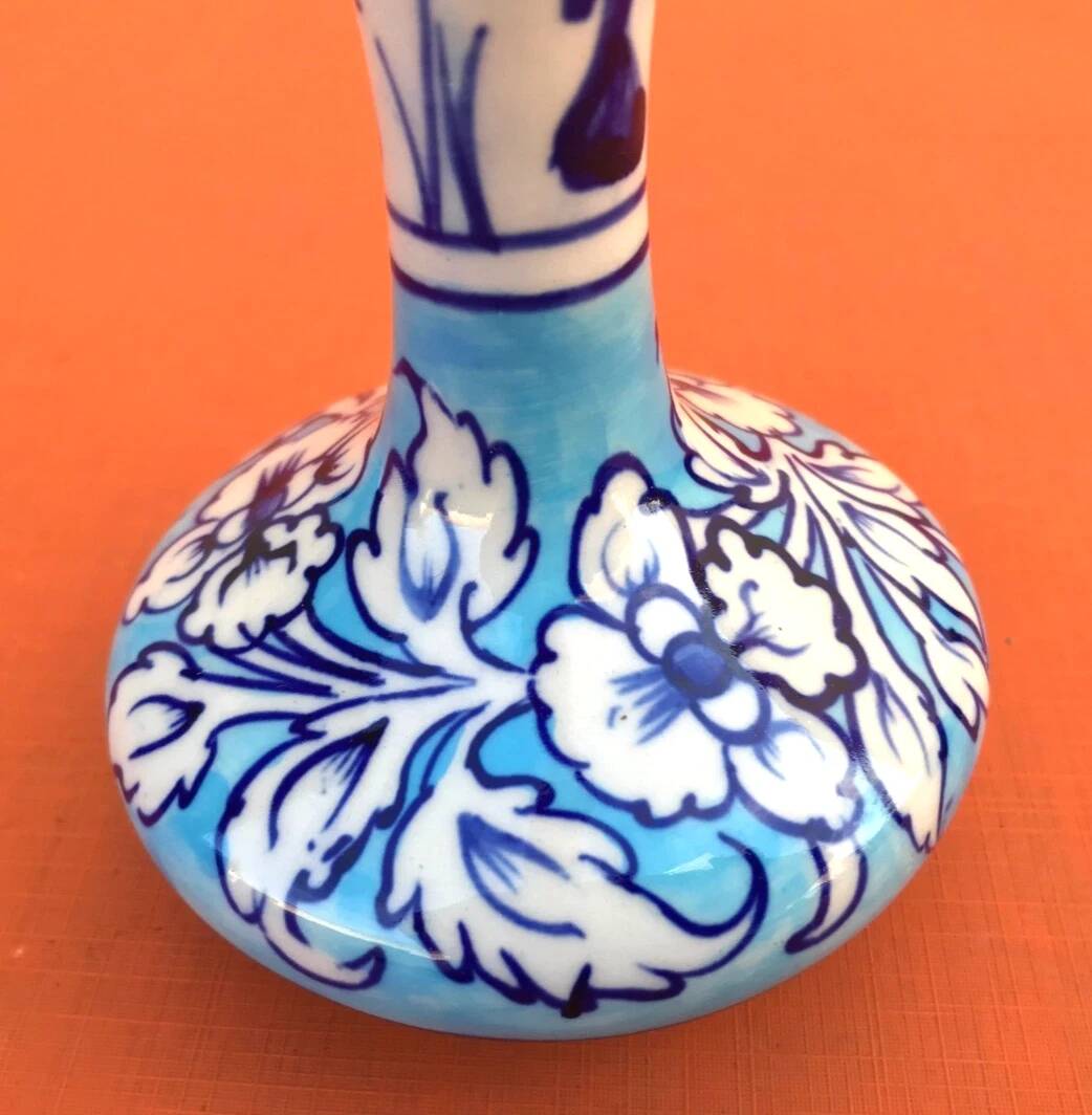 Ceramic vase with floral decoration Height: 100mm Diameter (at the neck): 30mm In