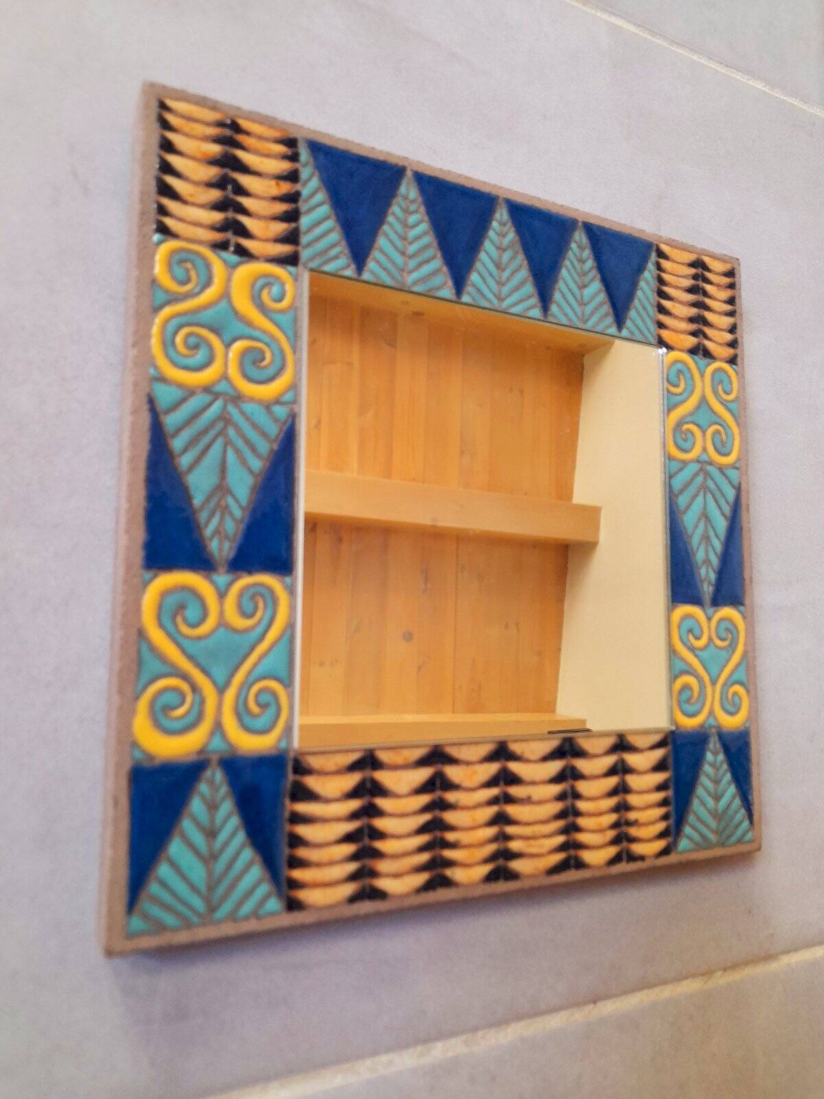 Enamelled lava mirror