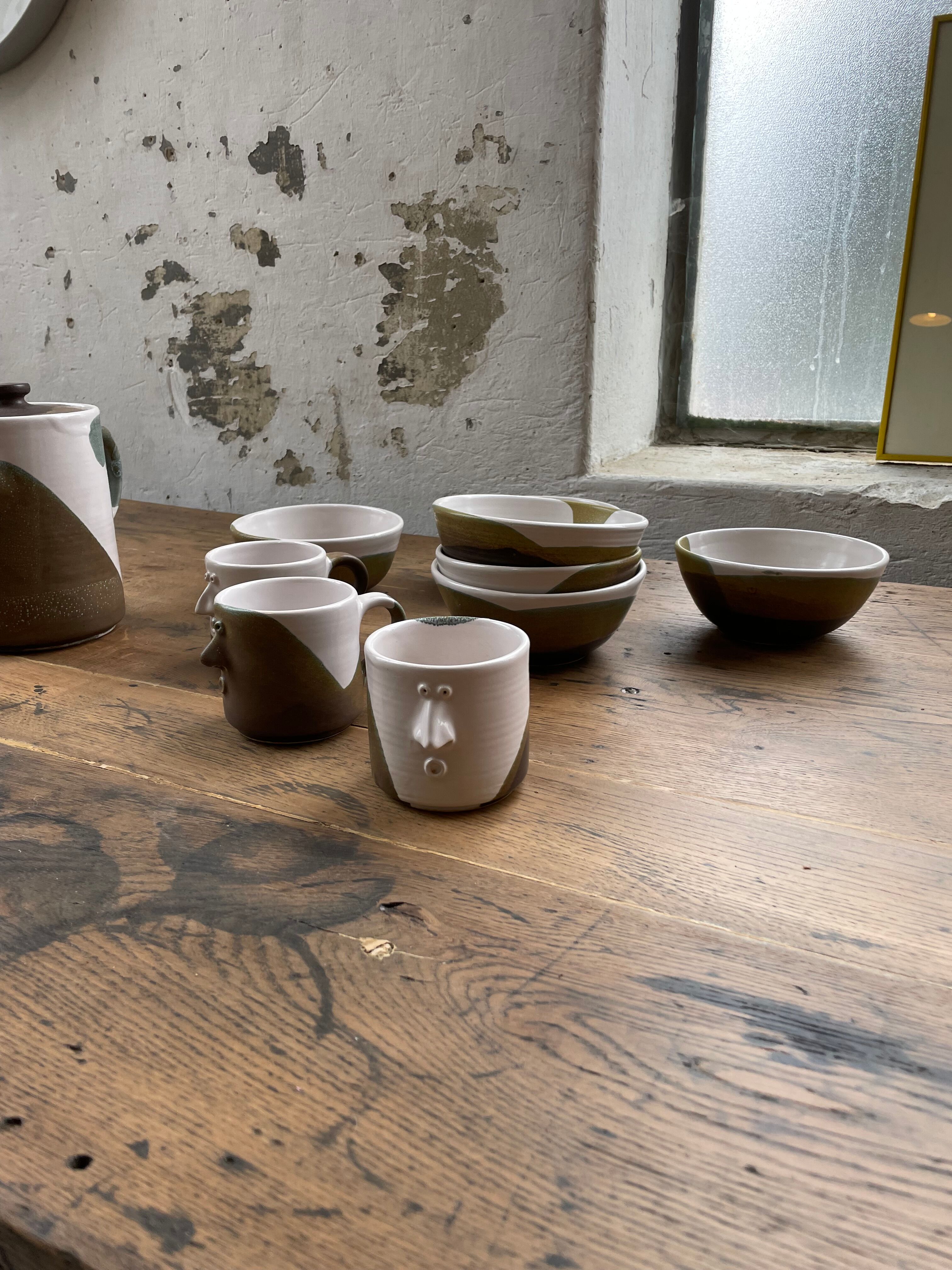 Anthropomorphic ceramic teapot, cups and bowl set