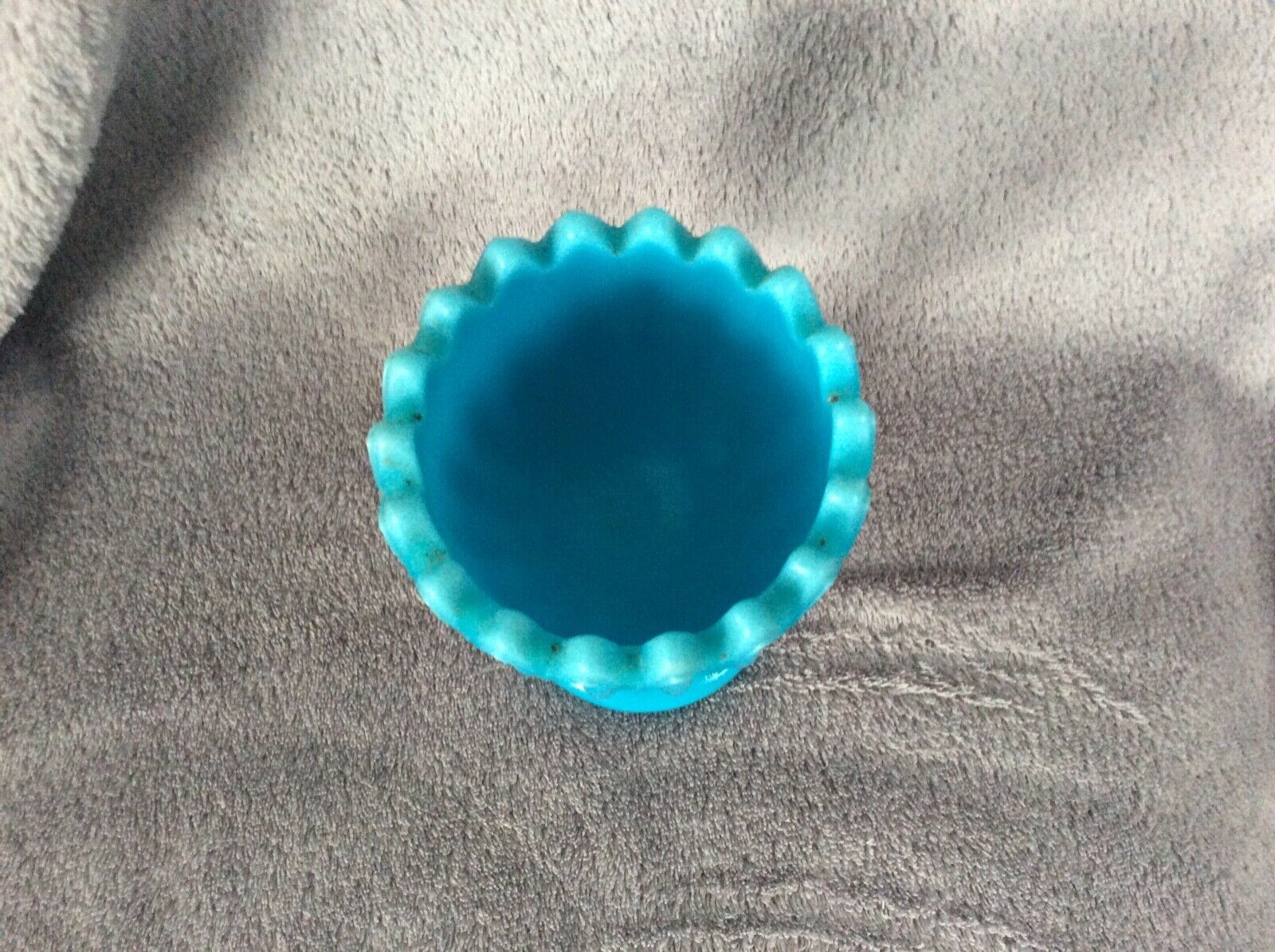 Empty fair opaline pocket