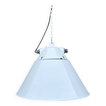 Lampe suspendue industrielle blanche de style loft par Polam Wilkasy, années 1960.