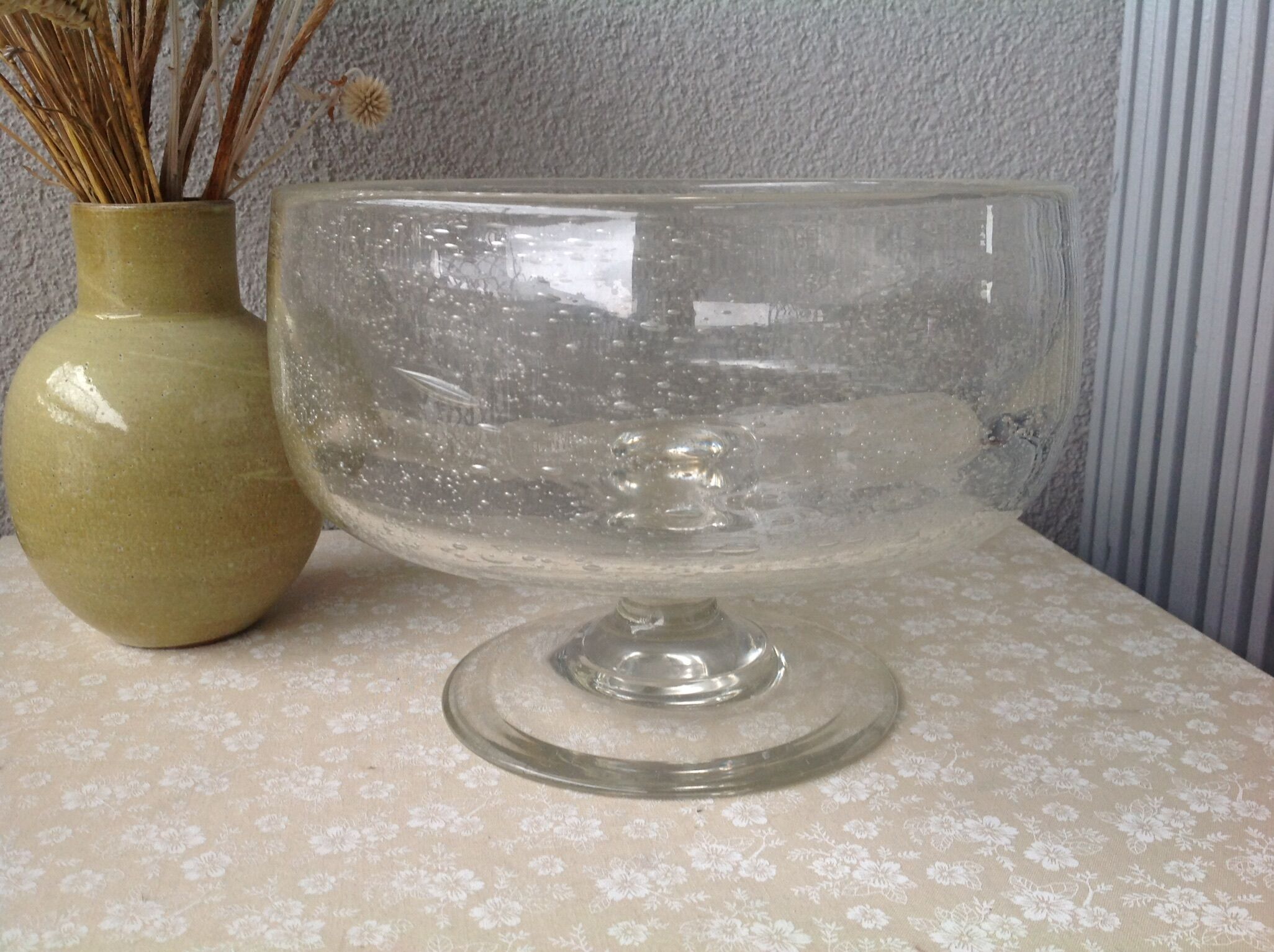Biot cup in blown bubbled glass on foot