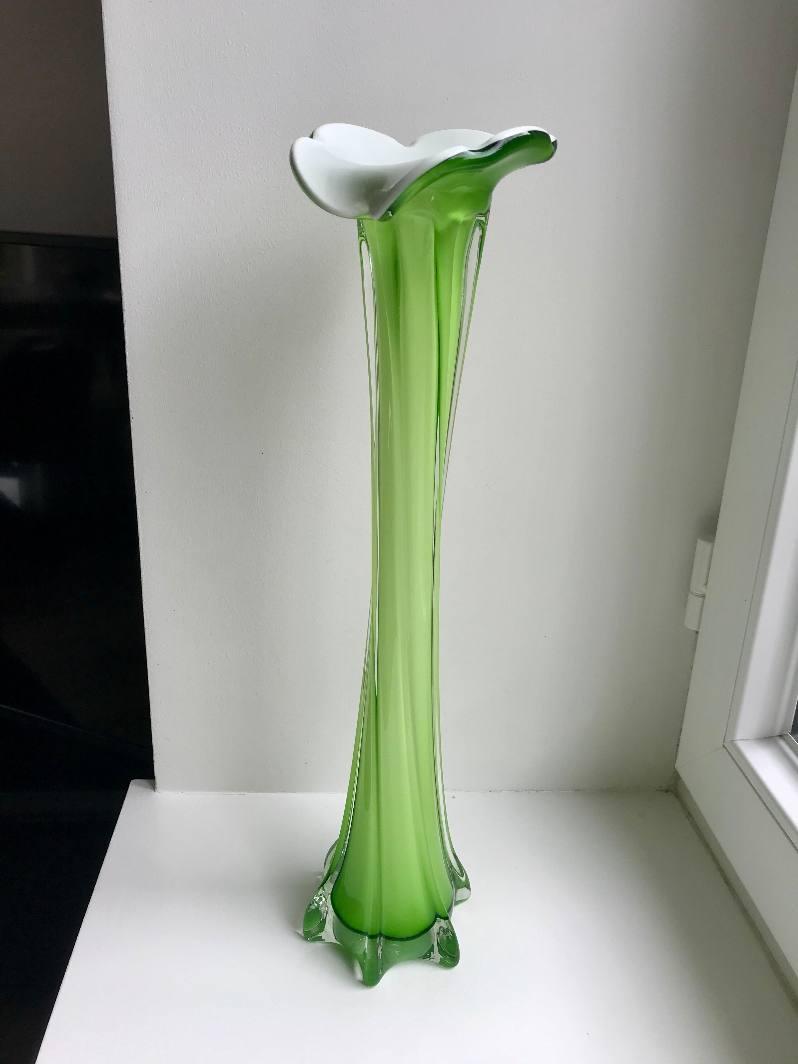 large soliflore vase in opaline and apple green glass Murano style 60s-70s