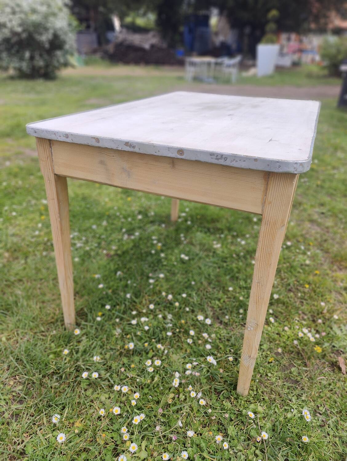 1950s kitchen table