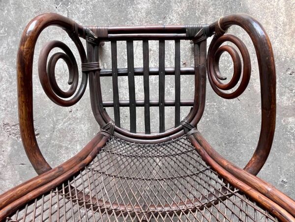 Fauteuil Manou en bambou brun foncé avec dossier ajouré en rotin, style années 1960, France