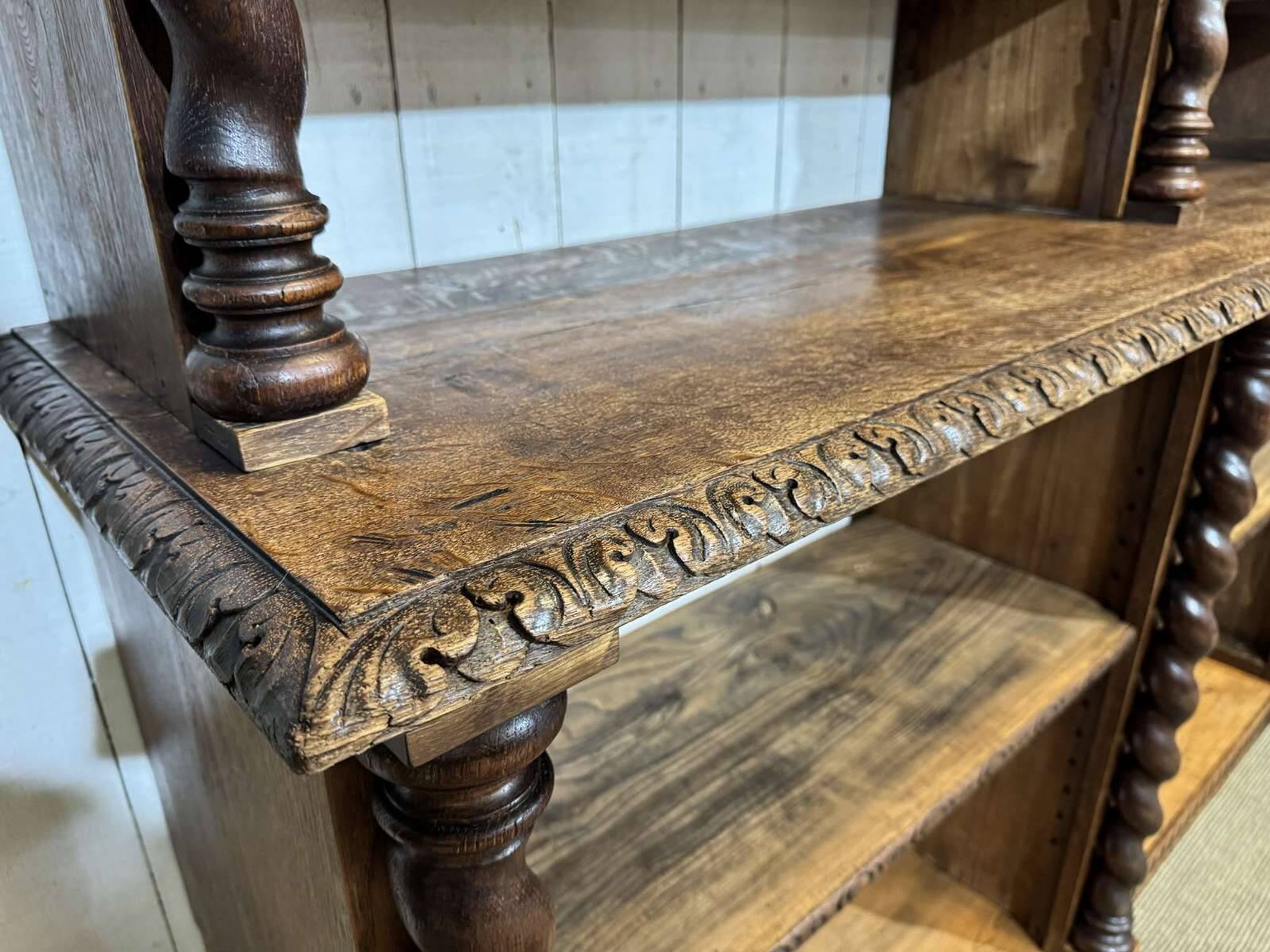 Bibliothèque de boiserie en chêne et sapin début XXème