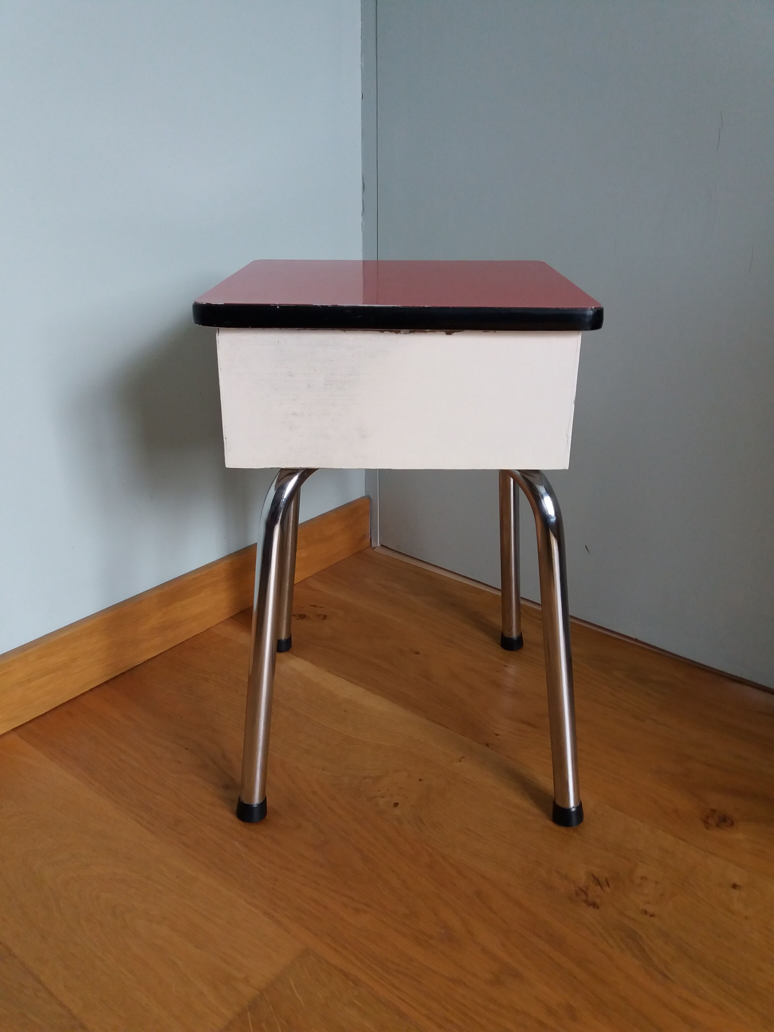 Stool shoeshine chest in formica and chromed metal