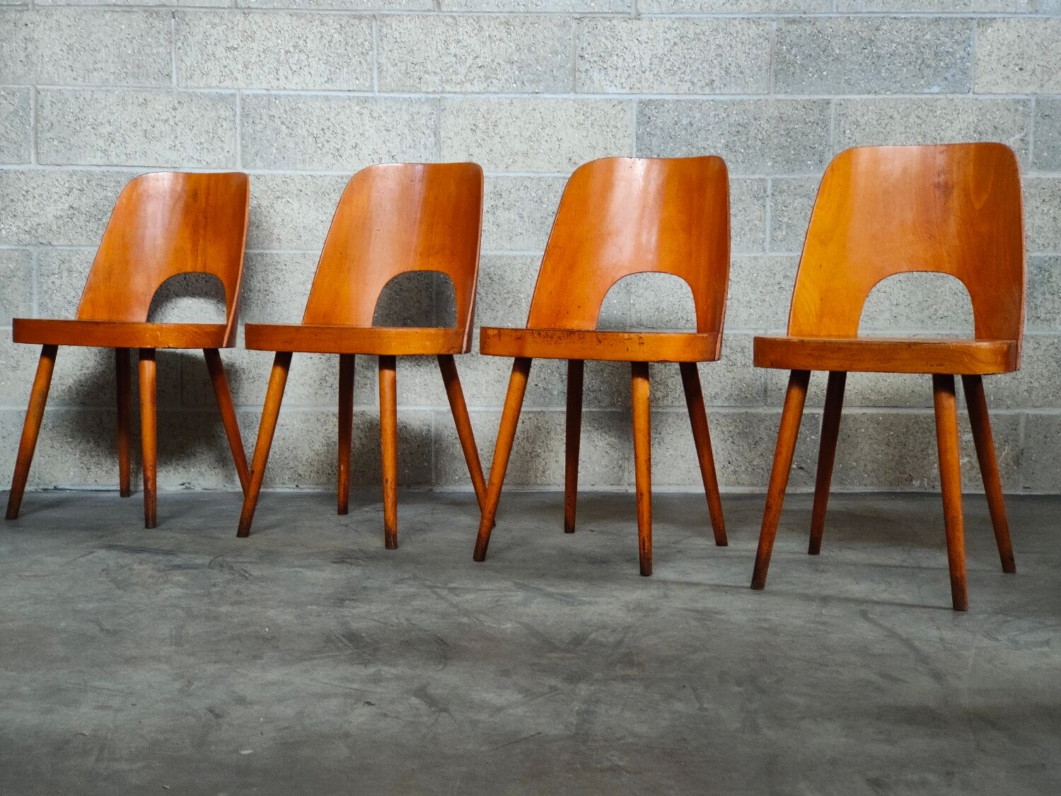 Suite of 4 chairs 515 by Oswald Haerdtl for TON
