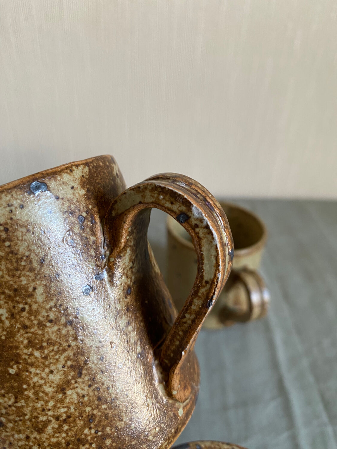 Set of 4 stoneware mugs