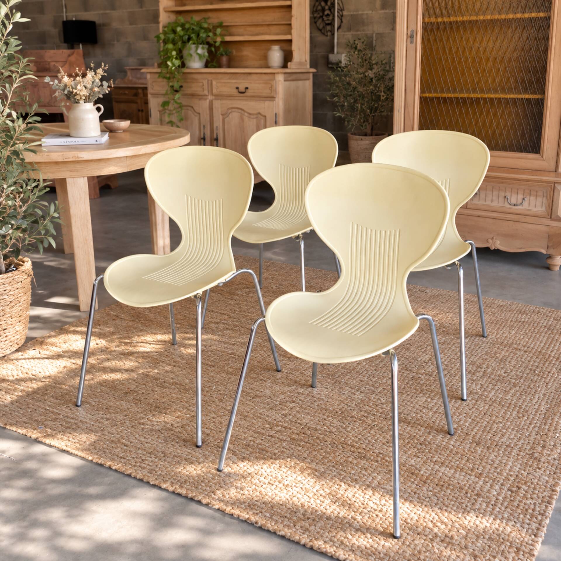 Lot de 4 chaises design vintage – crème & chrome