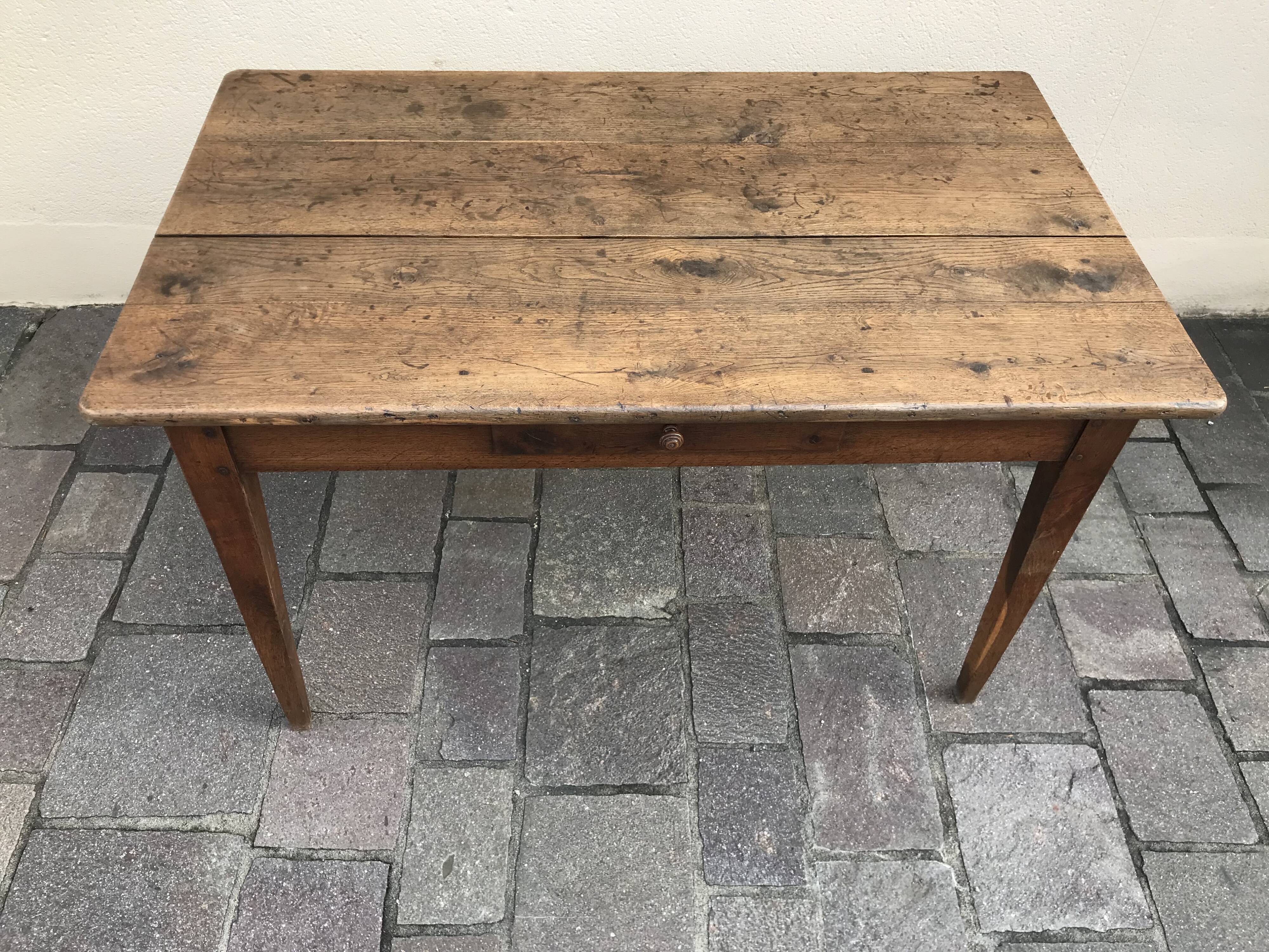 Farm table