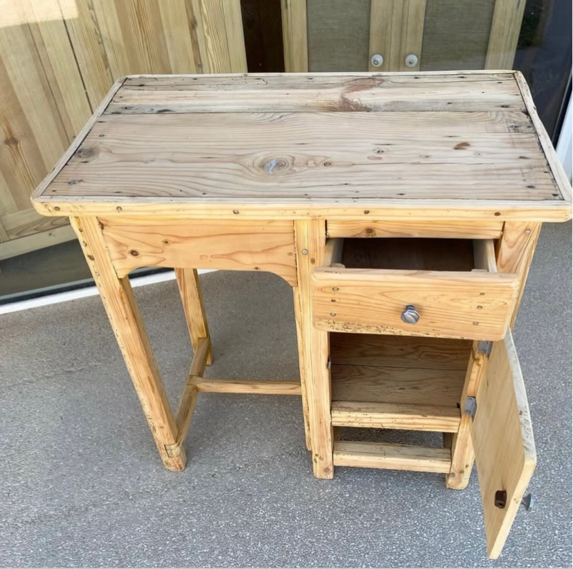 Child's desk